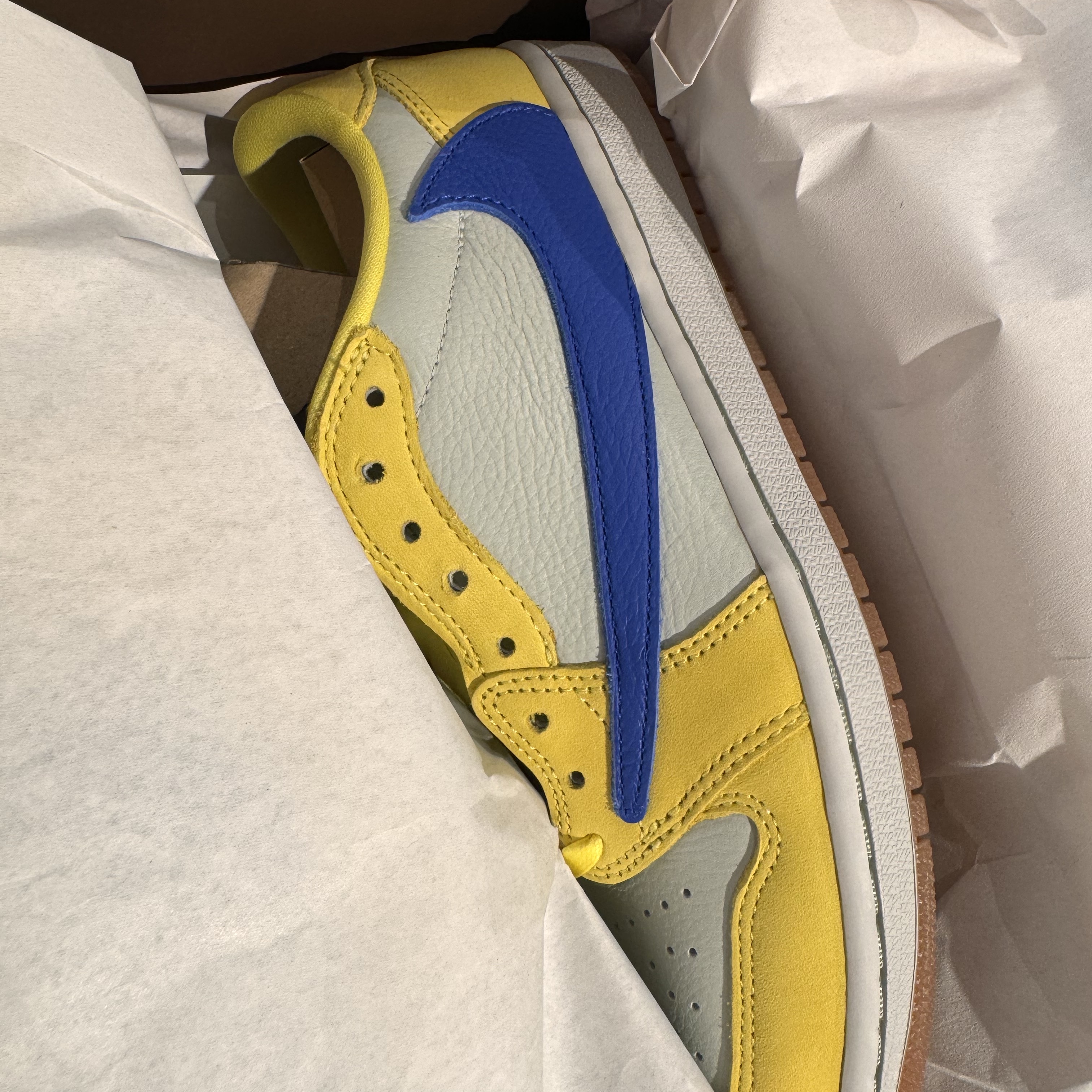 (W) Jordan 1 x Travis Scott Retro Low OG SP Canary 착용 스타일