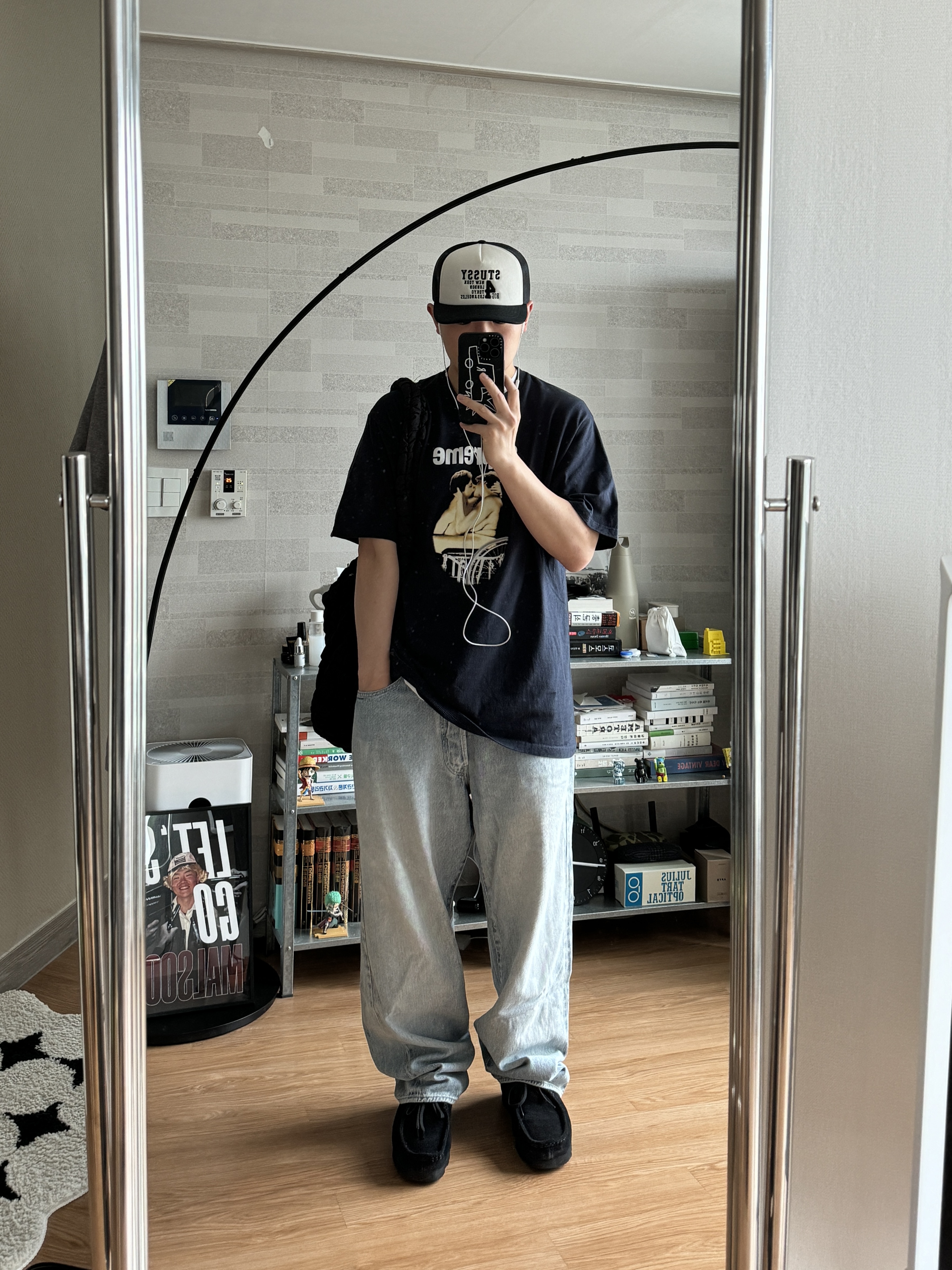 Comoli 5P Denim Pants Bleach - 22AW, COS Quilted Oversized Shoulder Bag Black 착용 스타일 - 5