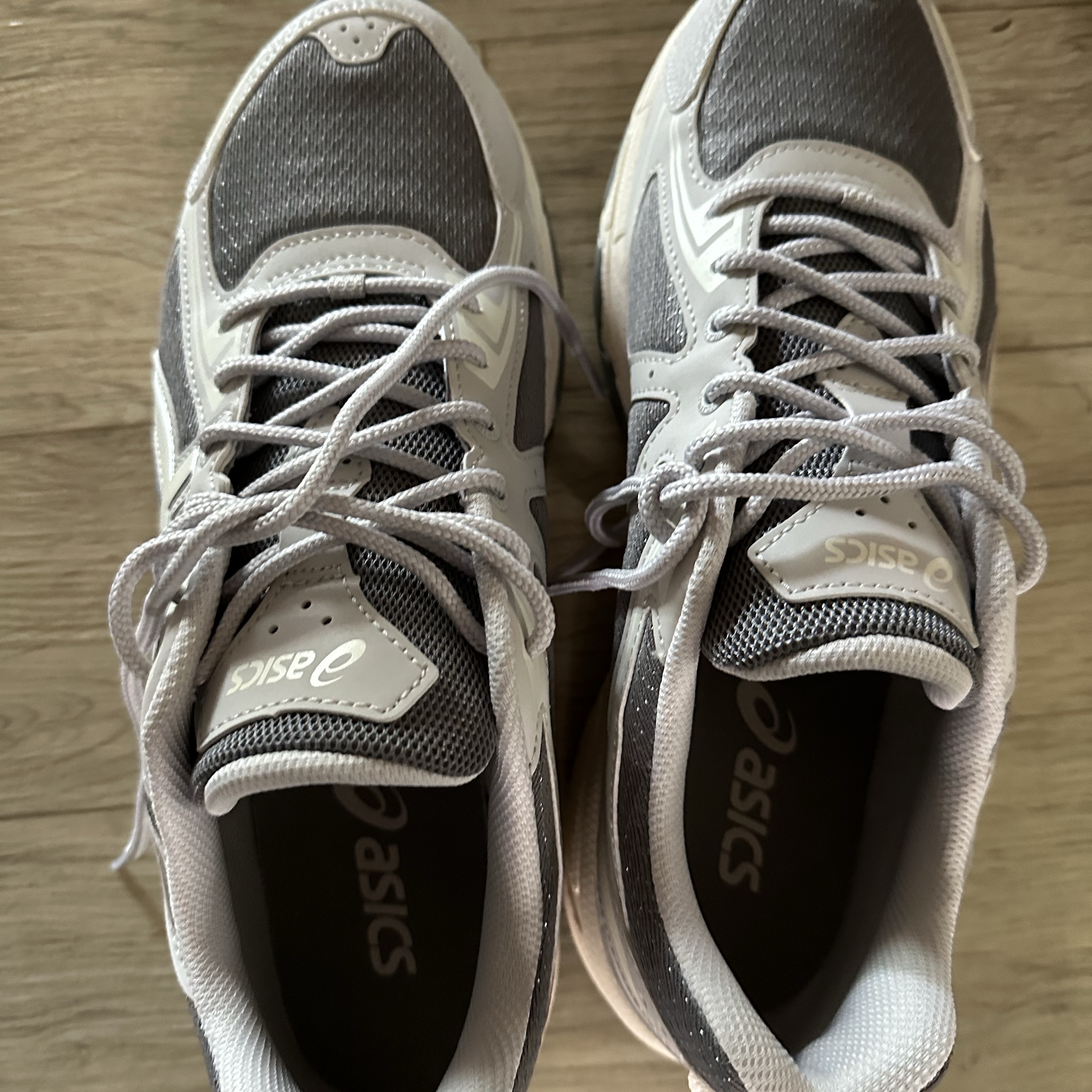 Asics Gel-Venture 6 SPS Clay Grey Cream 착용 스타일