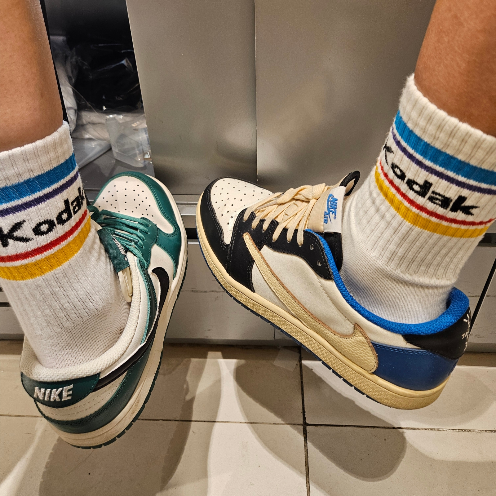 Jordan 1 x Travis Scott x Fragment Retro Low OG SP Military Blue, (W) Nike Dunk Low Gorge Green 착용 스타일