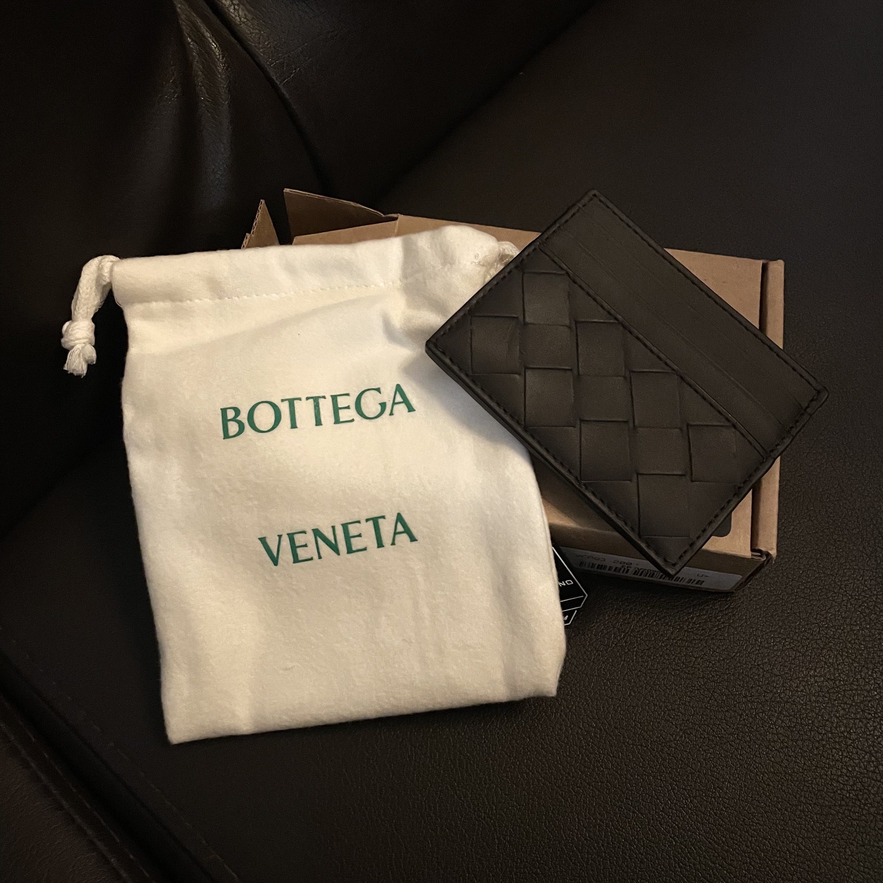 Bottega Veneta Credit Card Case Espresso 착용 스타일