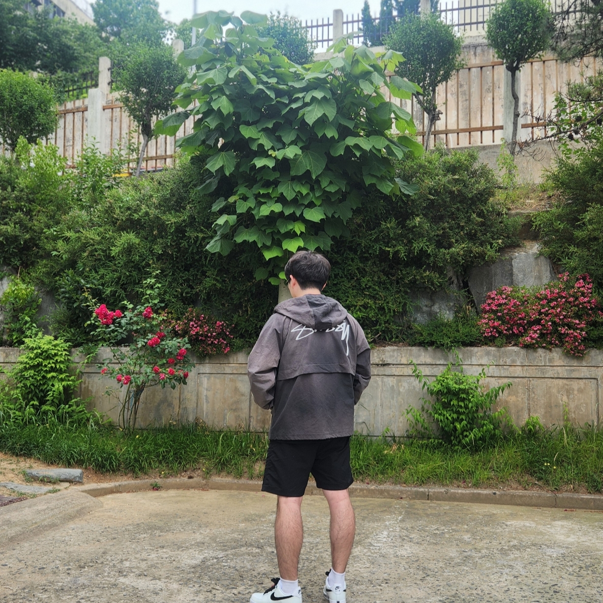 Stussy Wave Dye Beach Shell Jacket Black, Nike x Peaceminusone Air Force 1 Low Para-Noise 2.0 착용 스타일