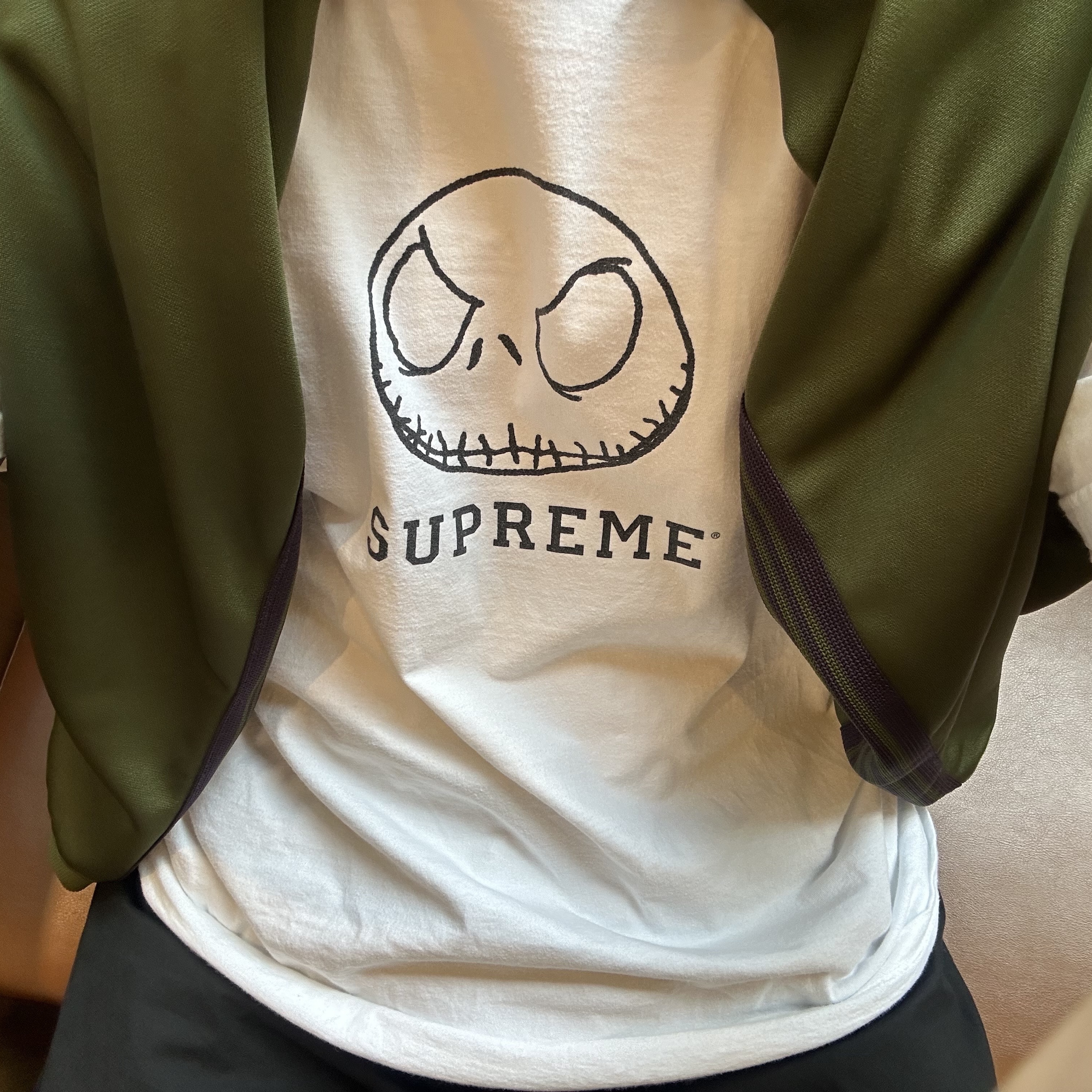 Supreme Skeleton T-Shirt White - 23FW, Needles Track Jacket Poly Smooth Ivy Green 착용 스타일 - 1