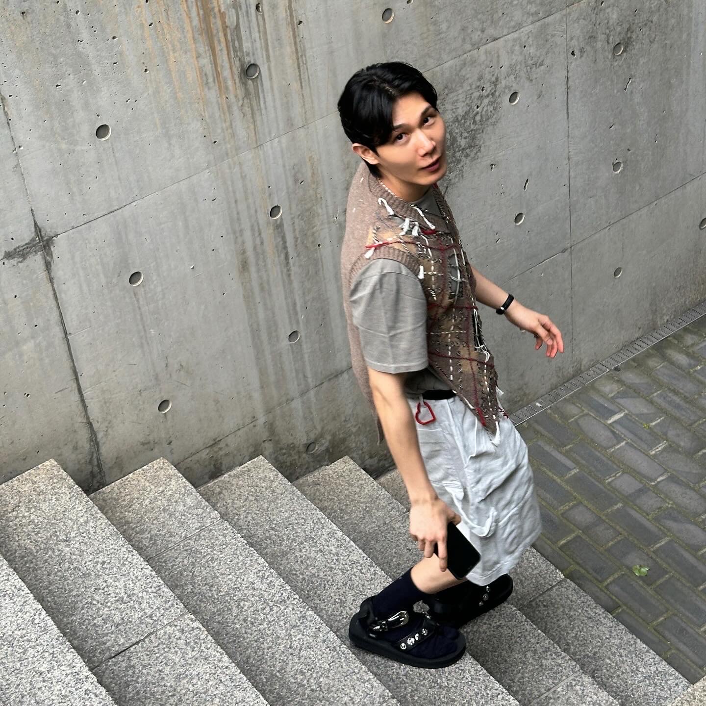Toga x Suicoke Tono Sandals Black 착용 스타일 - 2