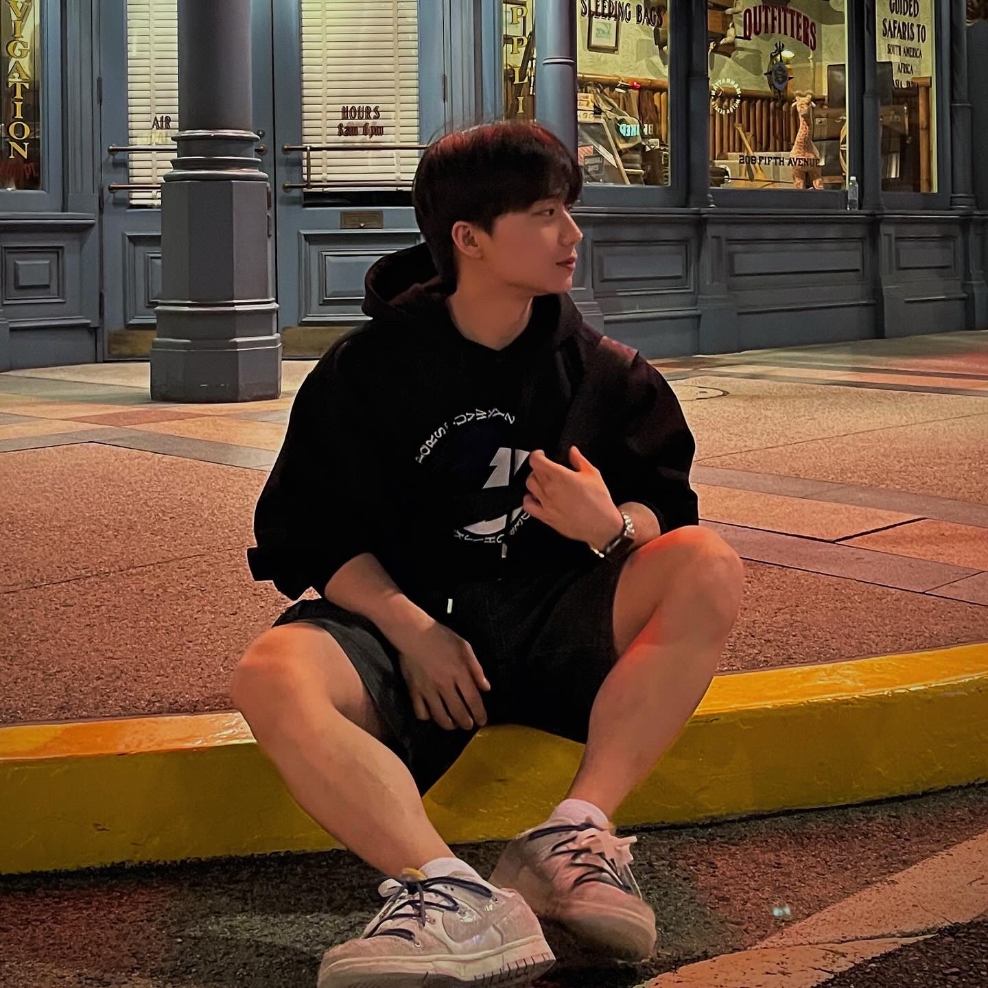 Nike x Off-White Dunk Low The 50 - Lot 18, Zara x Ader Error Embroidery Hooded Sweatshirt Black 착용 스타일 - 1