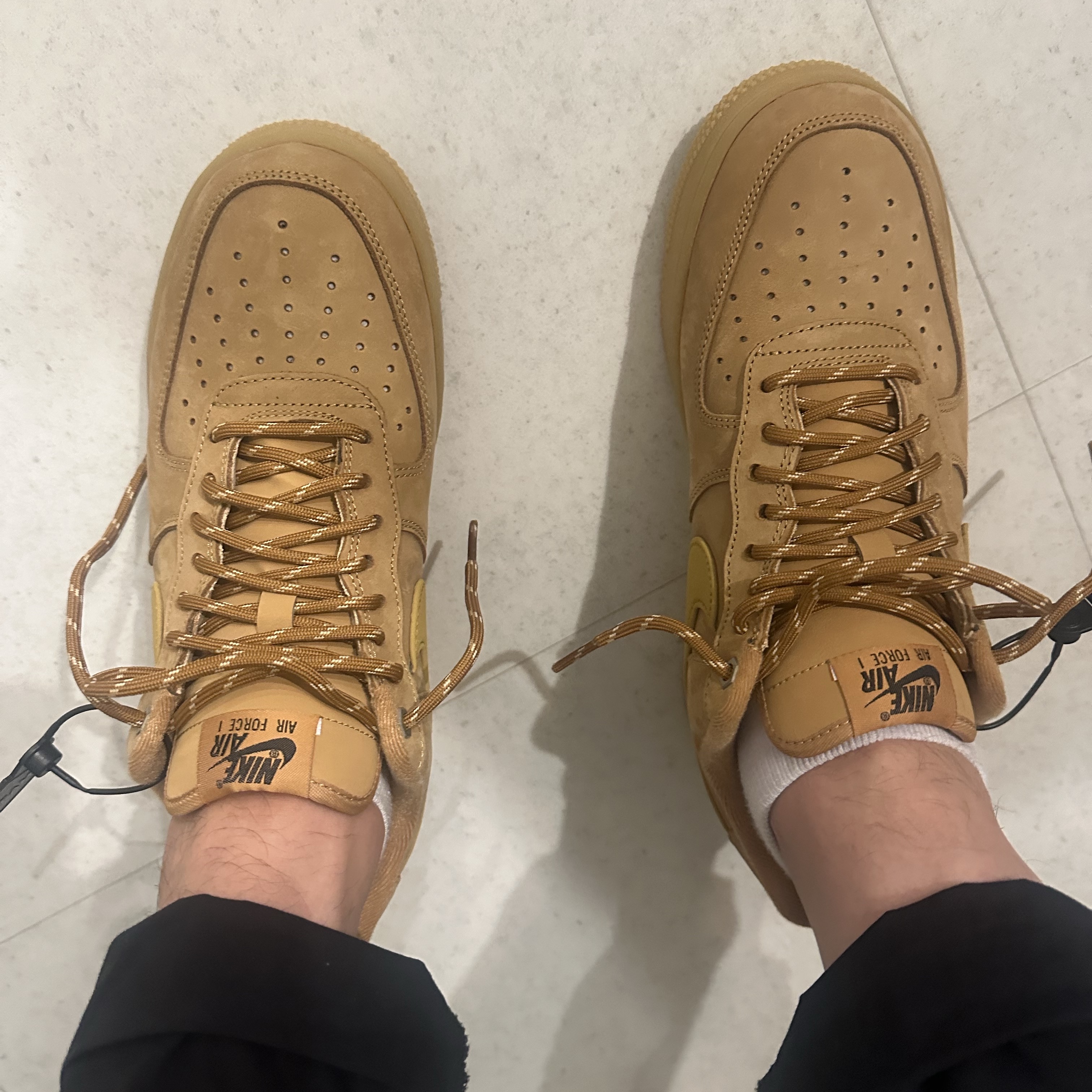 Nike Air Force 1 '07 WB Flax 착용 스타일