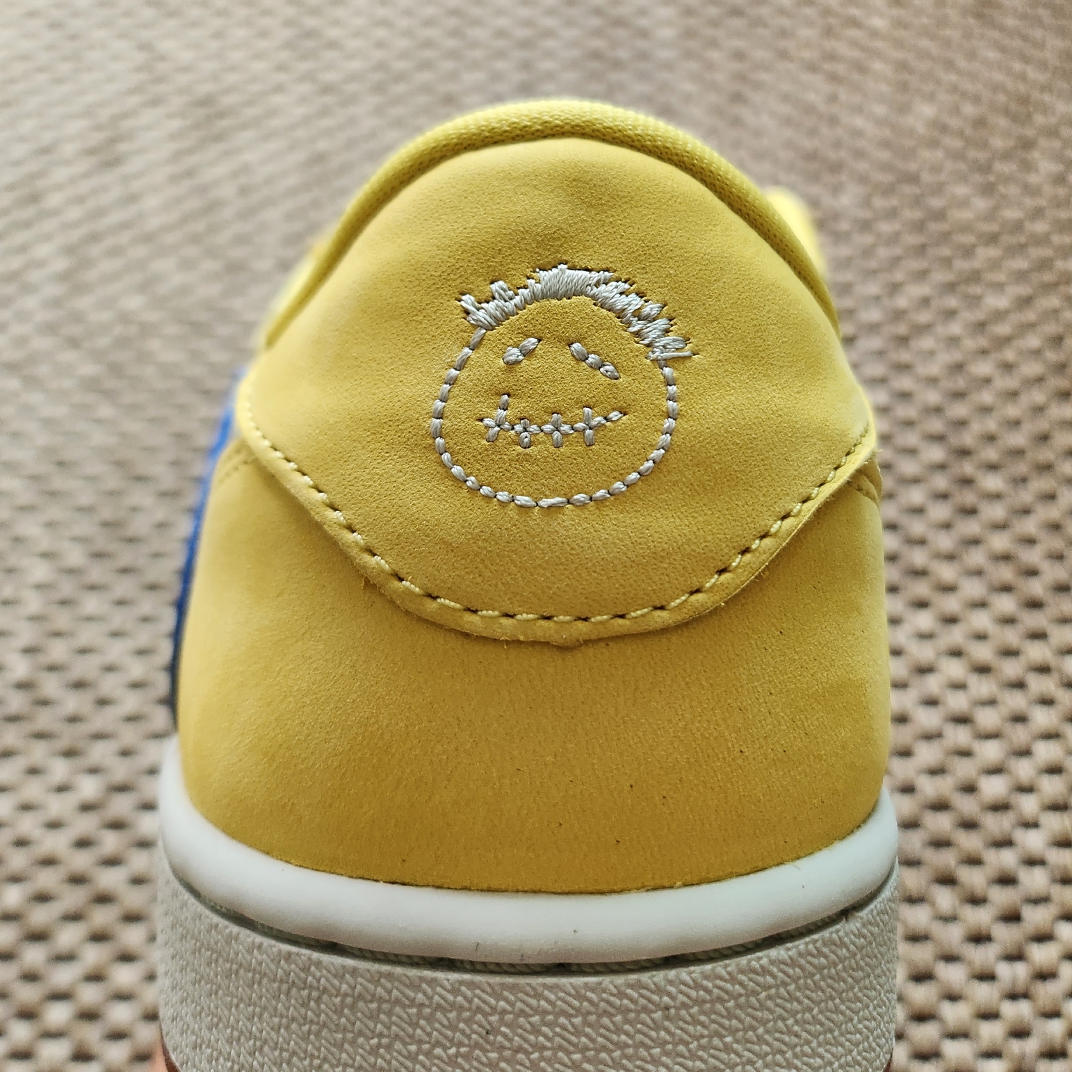(W) Jordan 1 x Travis Scott Retro Low OG SP Canary 착용 스타일 - 4
