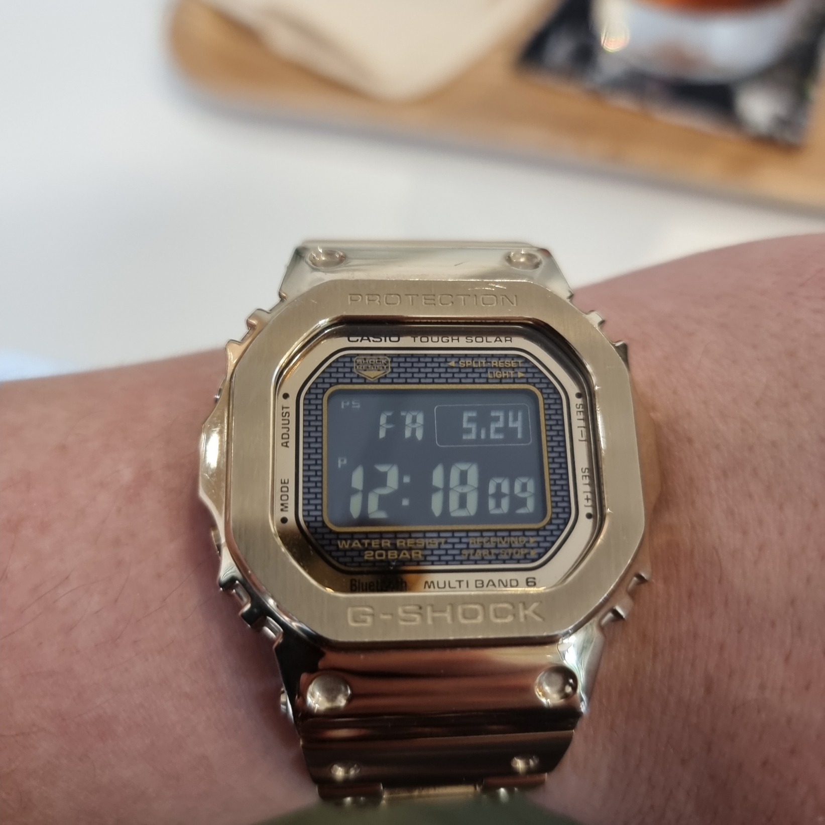 Casio G-Shock GMW-B5000GD-9 착용 스타일 - 1