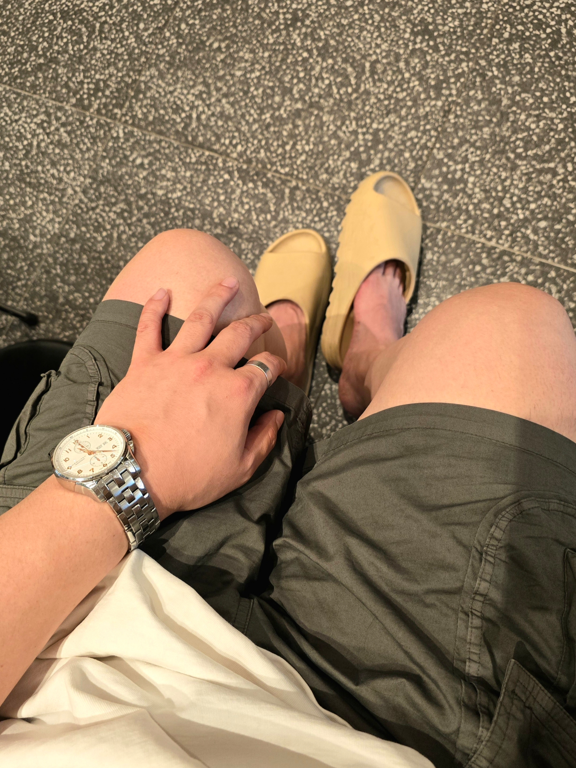 Adidas Yeezy Slide Pure 착용 스타일