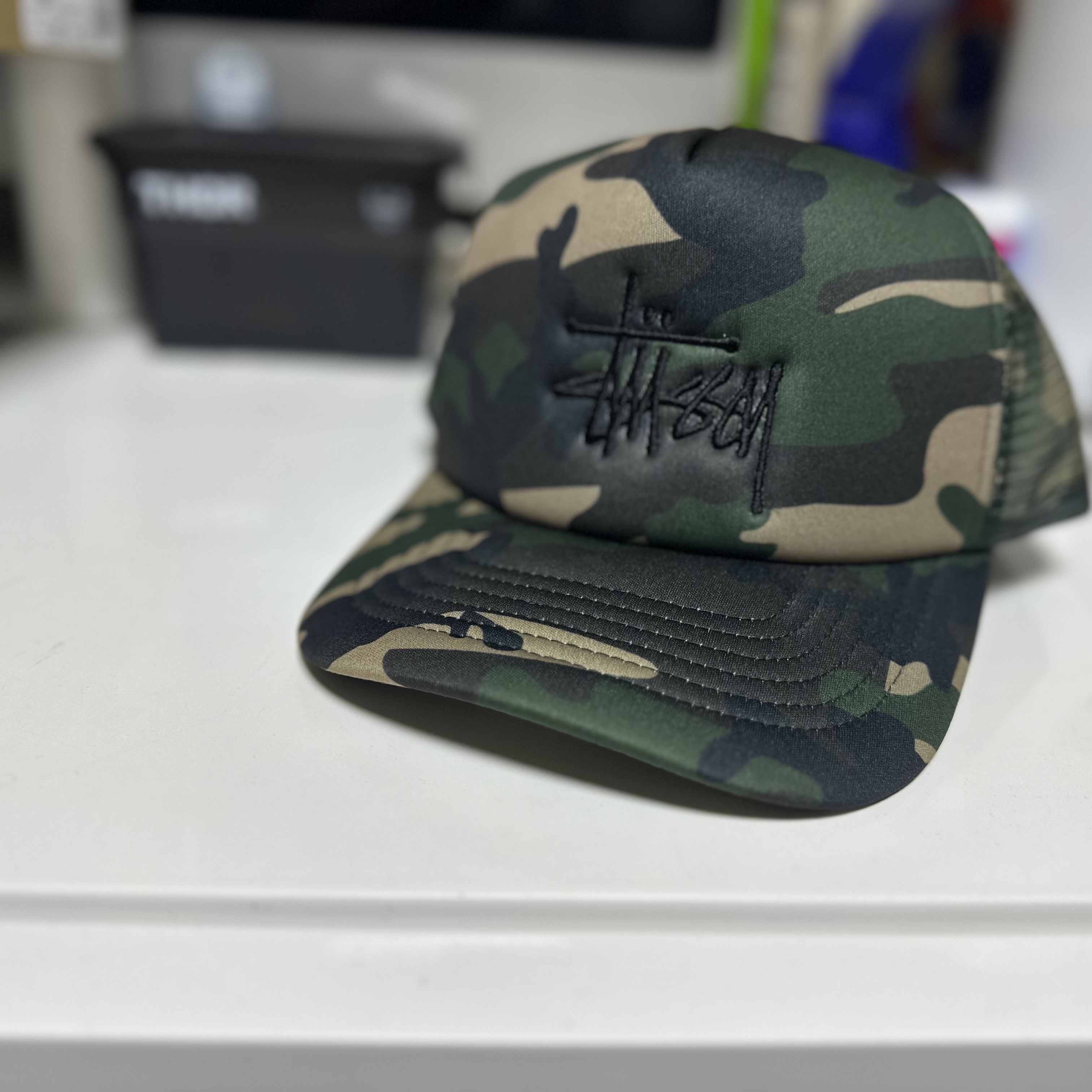 Stussy Basic Trucker Cap Camo 착용 스타일