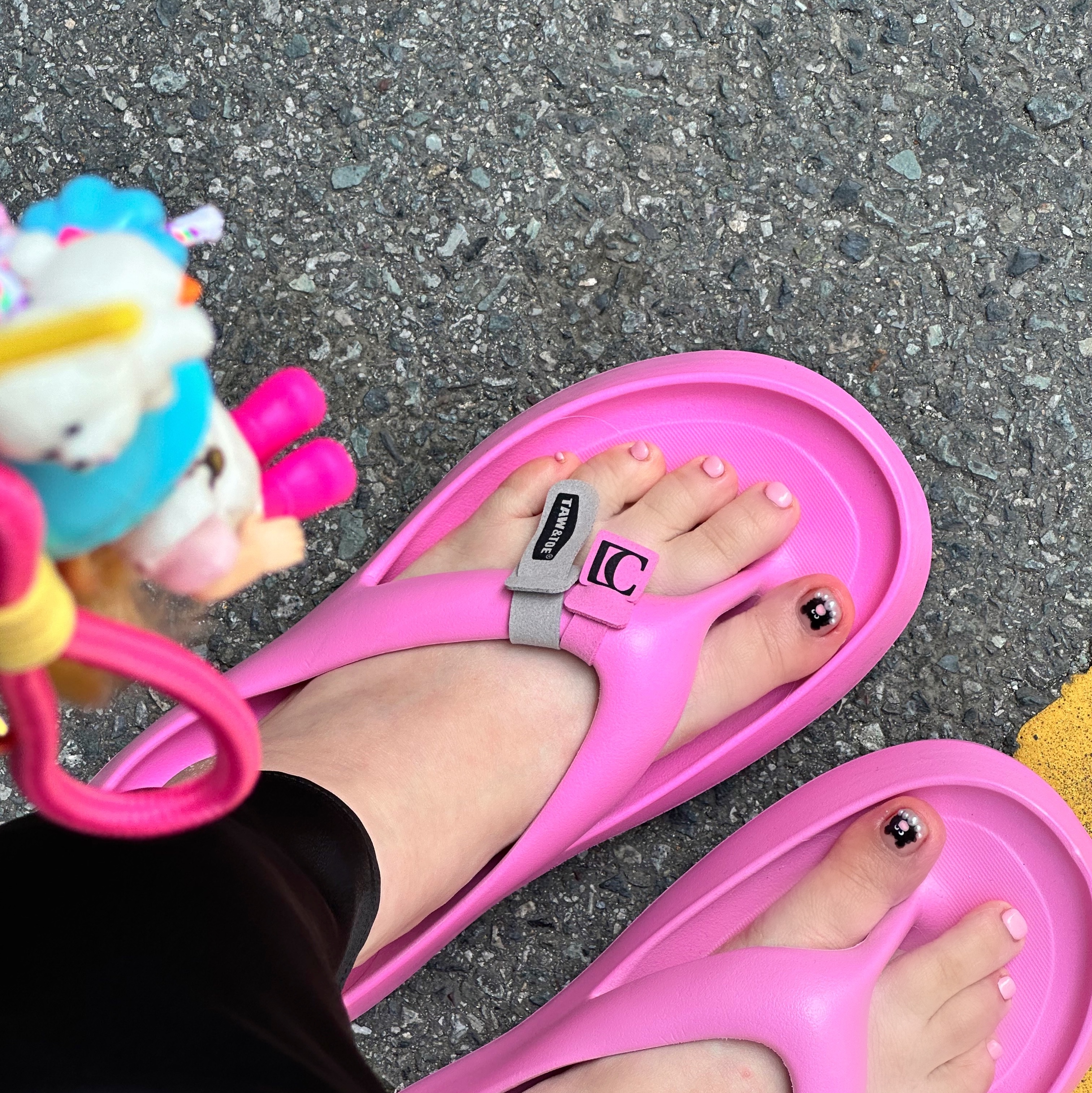 Taw&Toe x Low Classic Platform Flip Flop Pink 착용 스타일 - 1