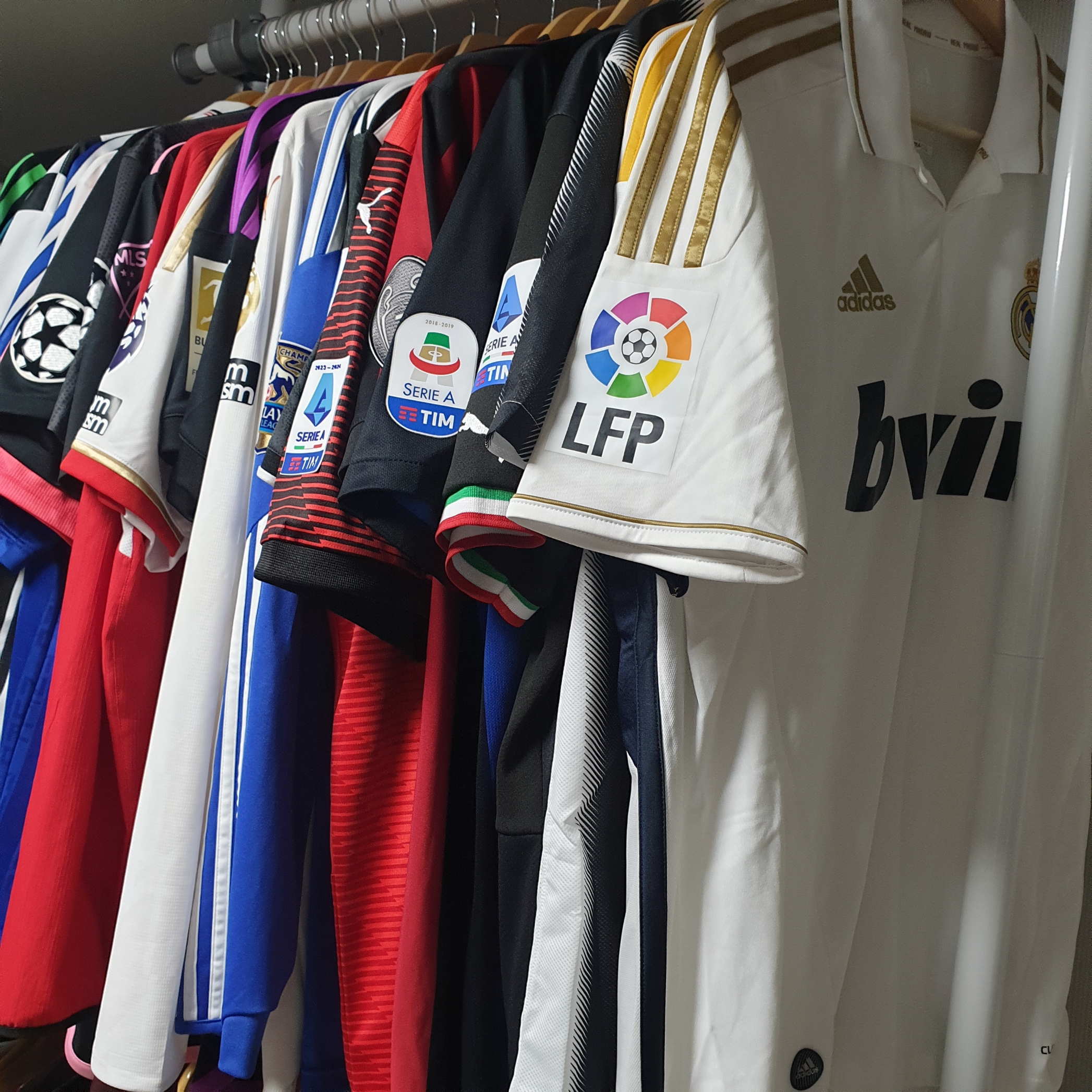 Puma Manchester City 2023/24 Away Long Sleeve Jersey White Aubergine (Non Marking Ver.), Adidas Manchester United 1988/90 Jersey Collegiate Royal - US Sizing 착용 스타일 - 2