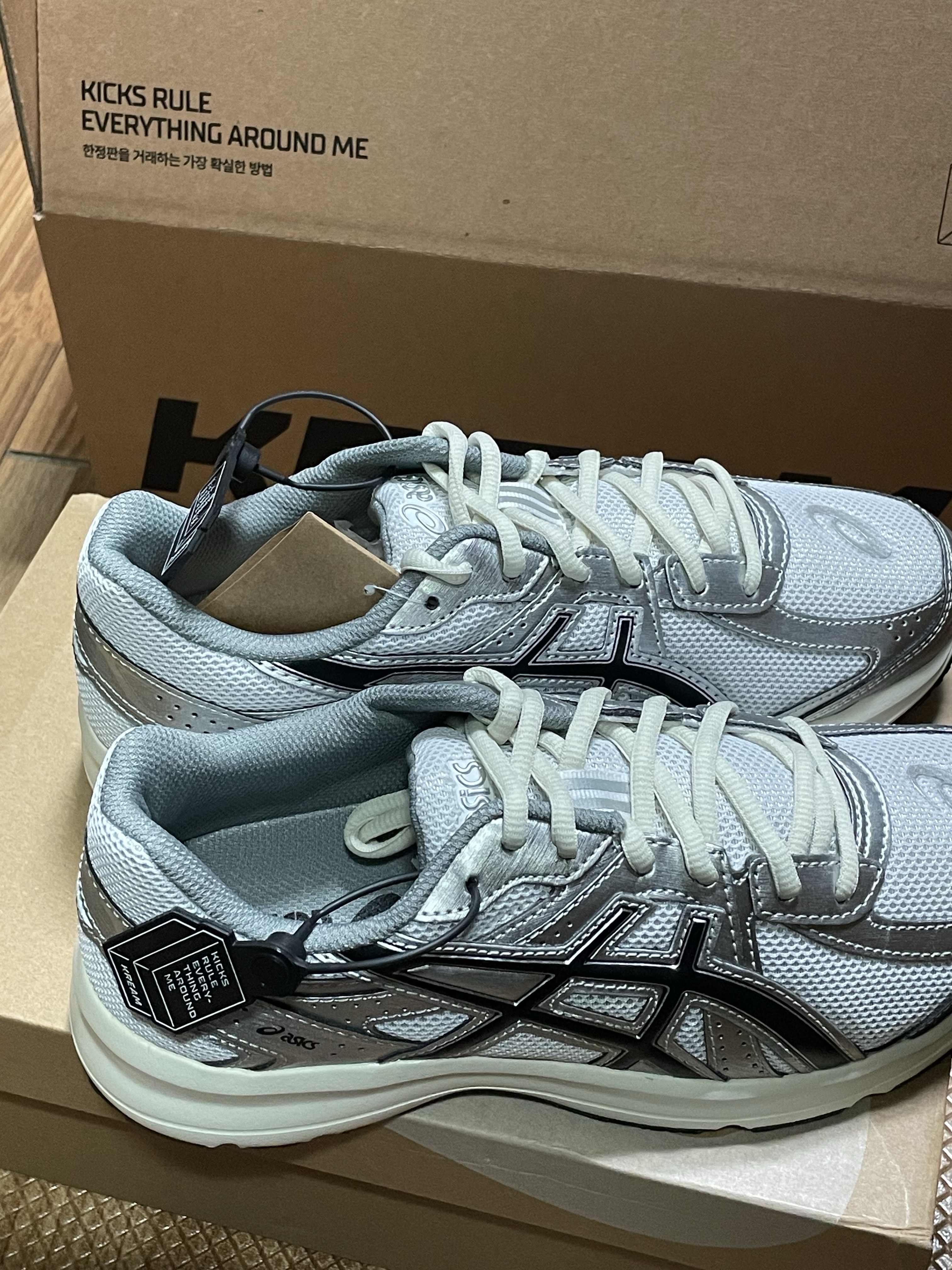 Asics Jog 100 S White Black - 2E Wide 착용 스타일 - 2