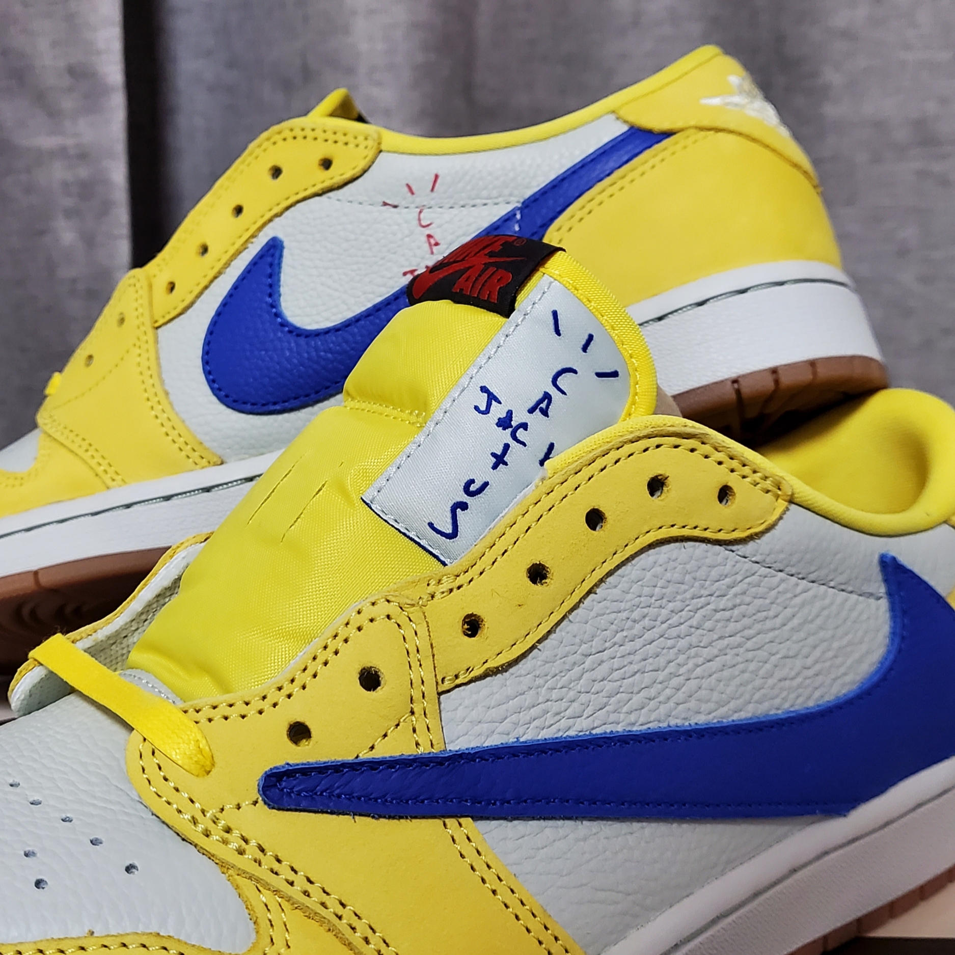 (W) Jordan 1 x Travis Scott Retro Low OG SP Canary 착용 스타일