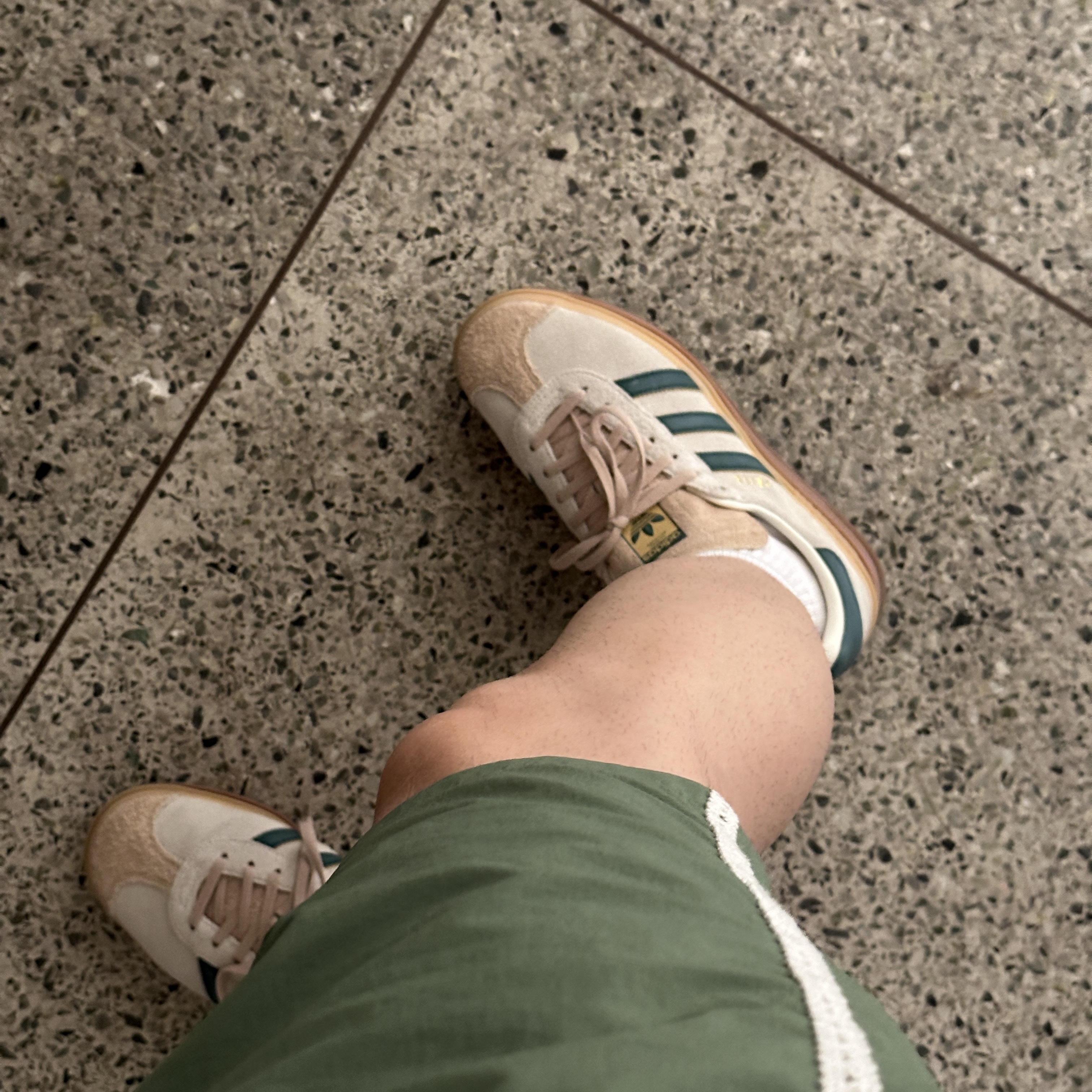 (W) Adidas Gazelle Bold Cream White Collegiate Green 착용 스타일