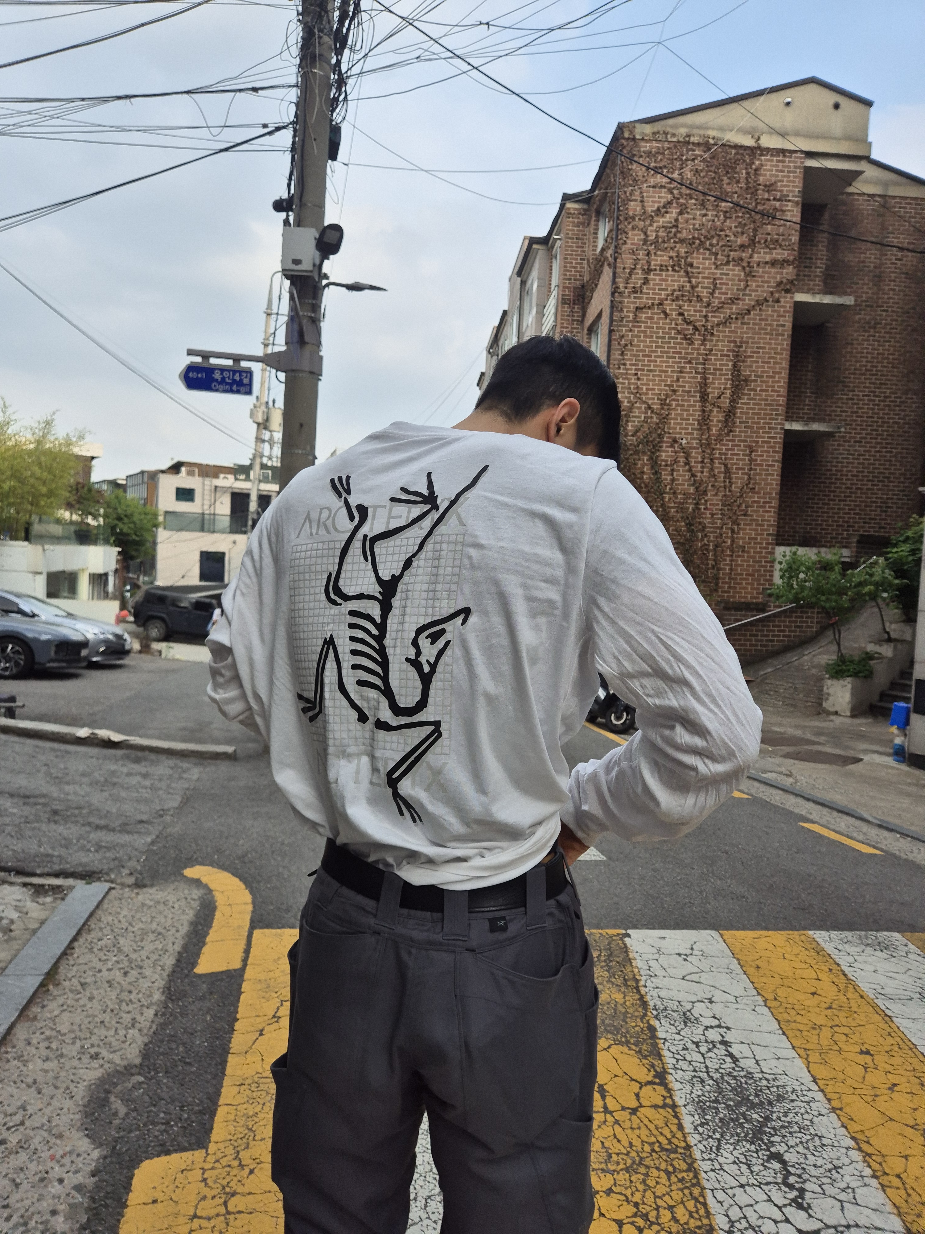 Arc'teryx Arc'Multi Bird Logo LS T-Shirt White Light 착용 스타일 - 1