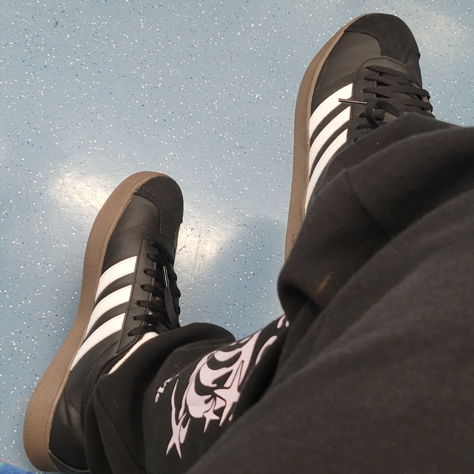 Adidas VL Court Base Core Black Cloud White 착용 스타일