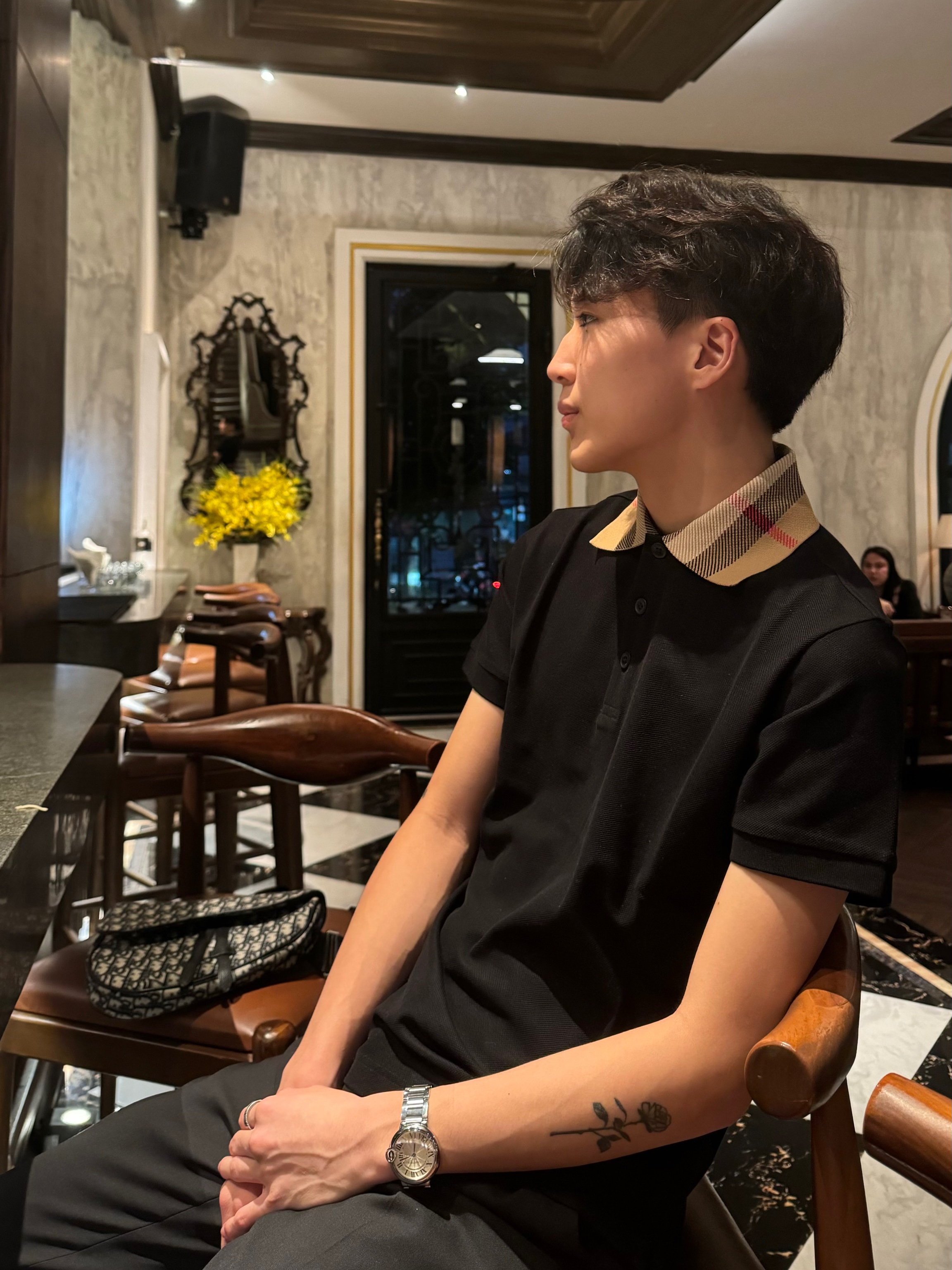 Burberry Cotton Polo Shirt Black, Cartier Ballon Bleu Watch 40 Automatic Steel Bracelet Steel 착용 스타일 - 1