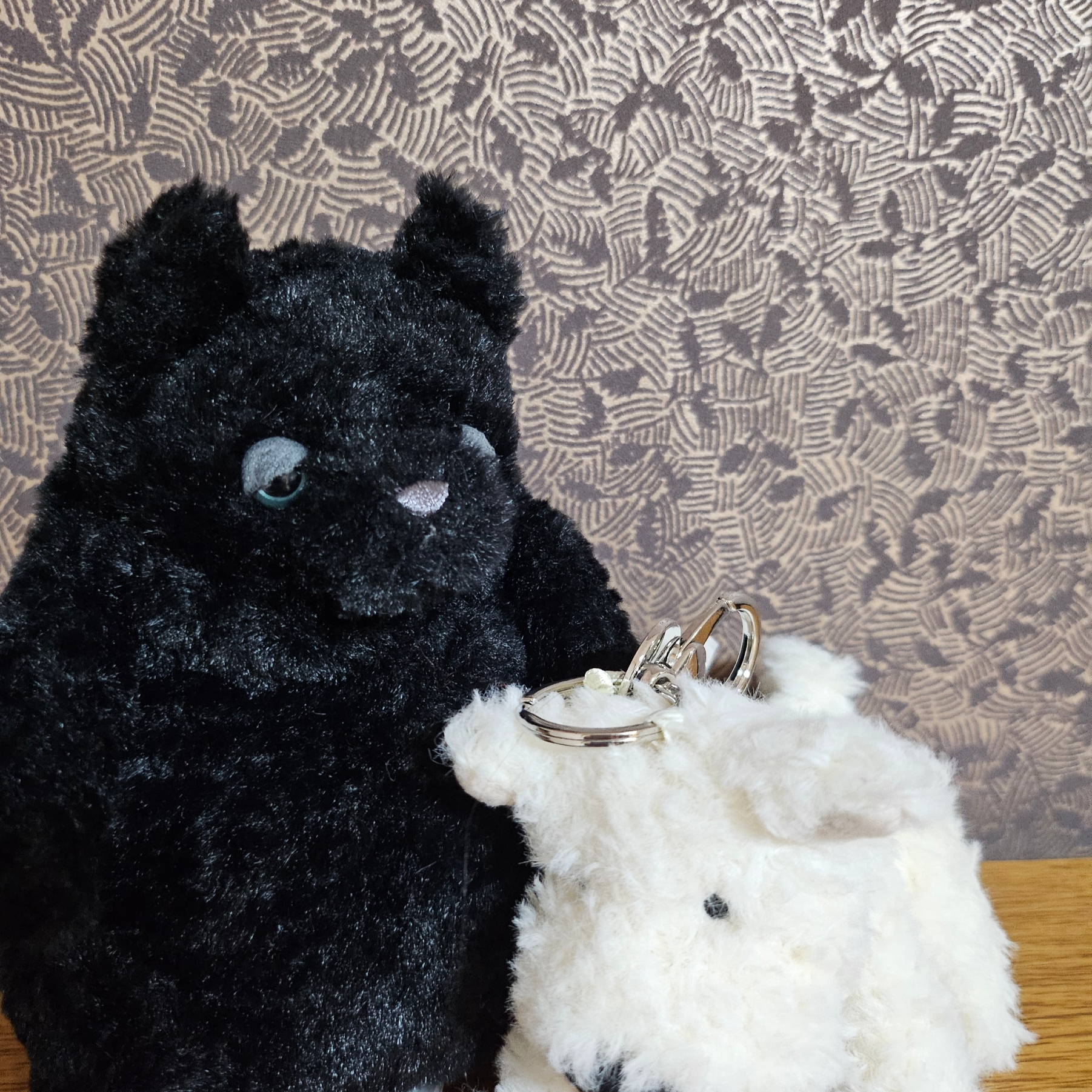 Jellycat Munro Scottie Dog Bag Charm Cream, Jellycat Amore Cat Small Black 착용 스타일