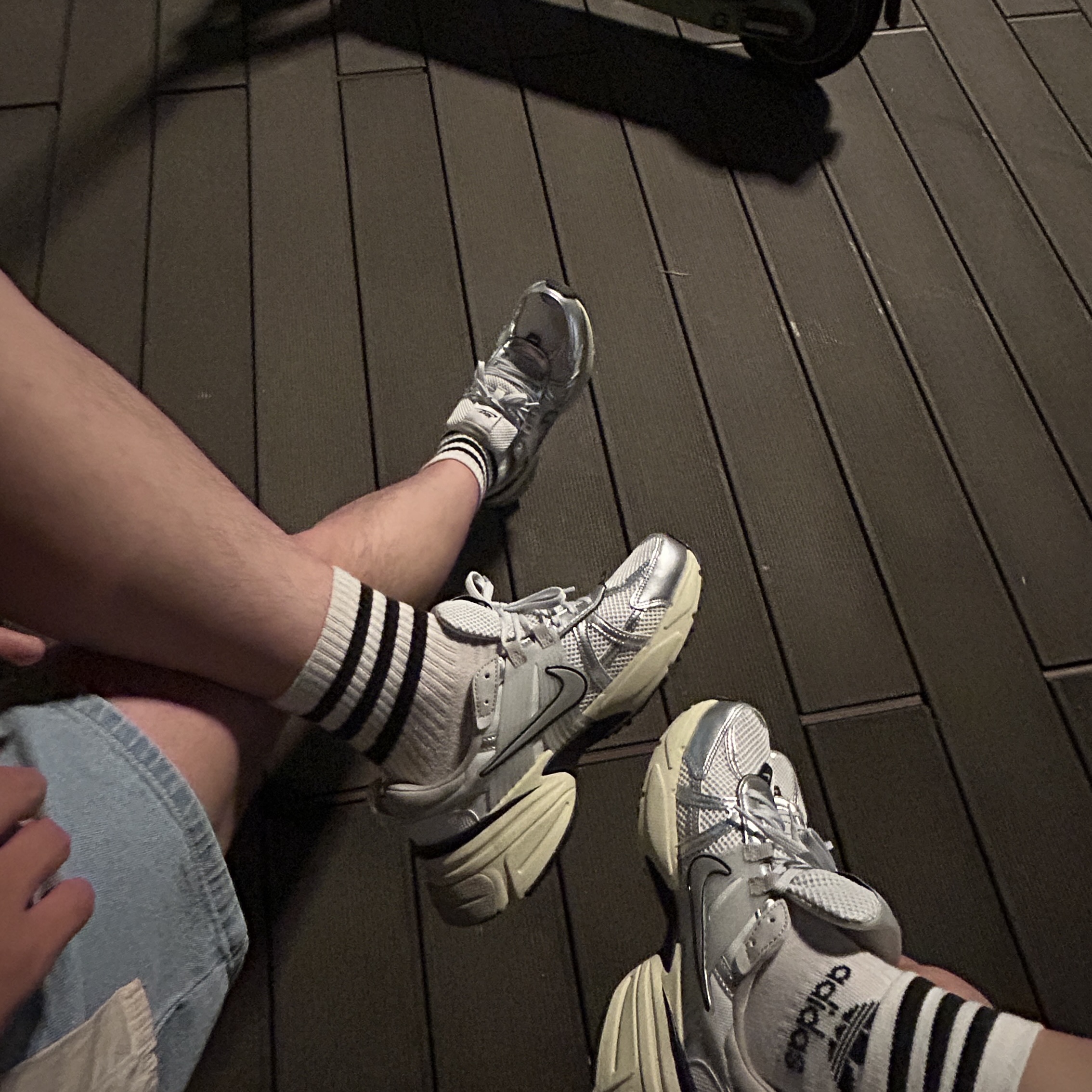 Nike V2K Run Summit White Metallic Silver 착용 스타일