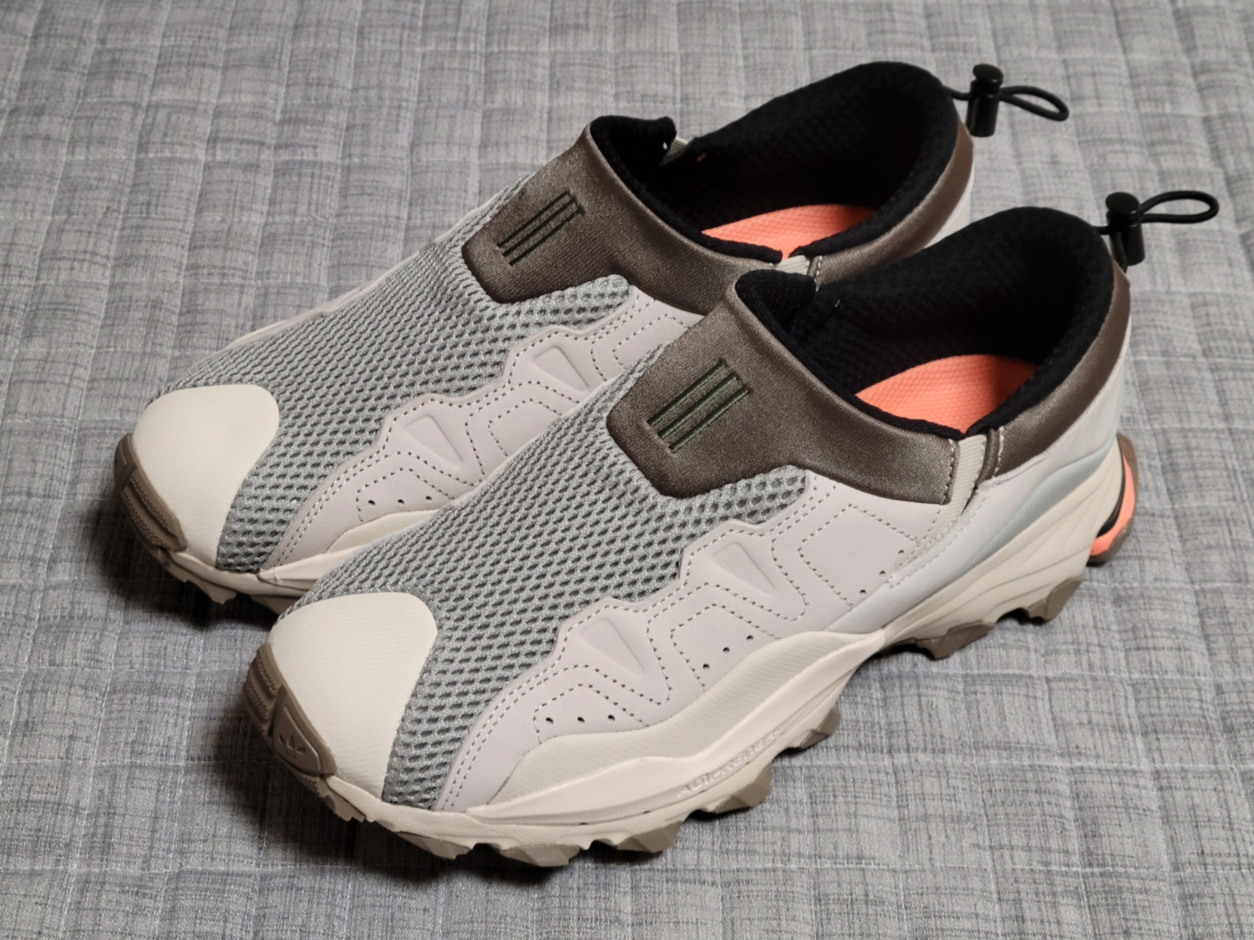 Adidas Hyperturf Adventure Moc Stone 착용 스타일 - 2