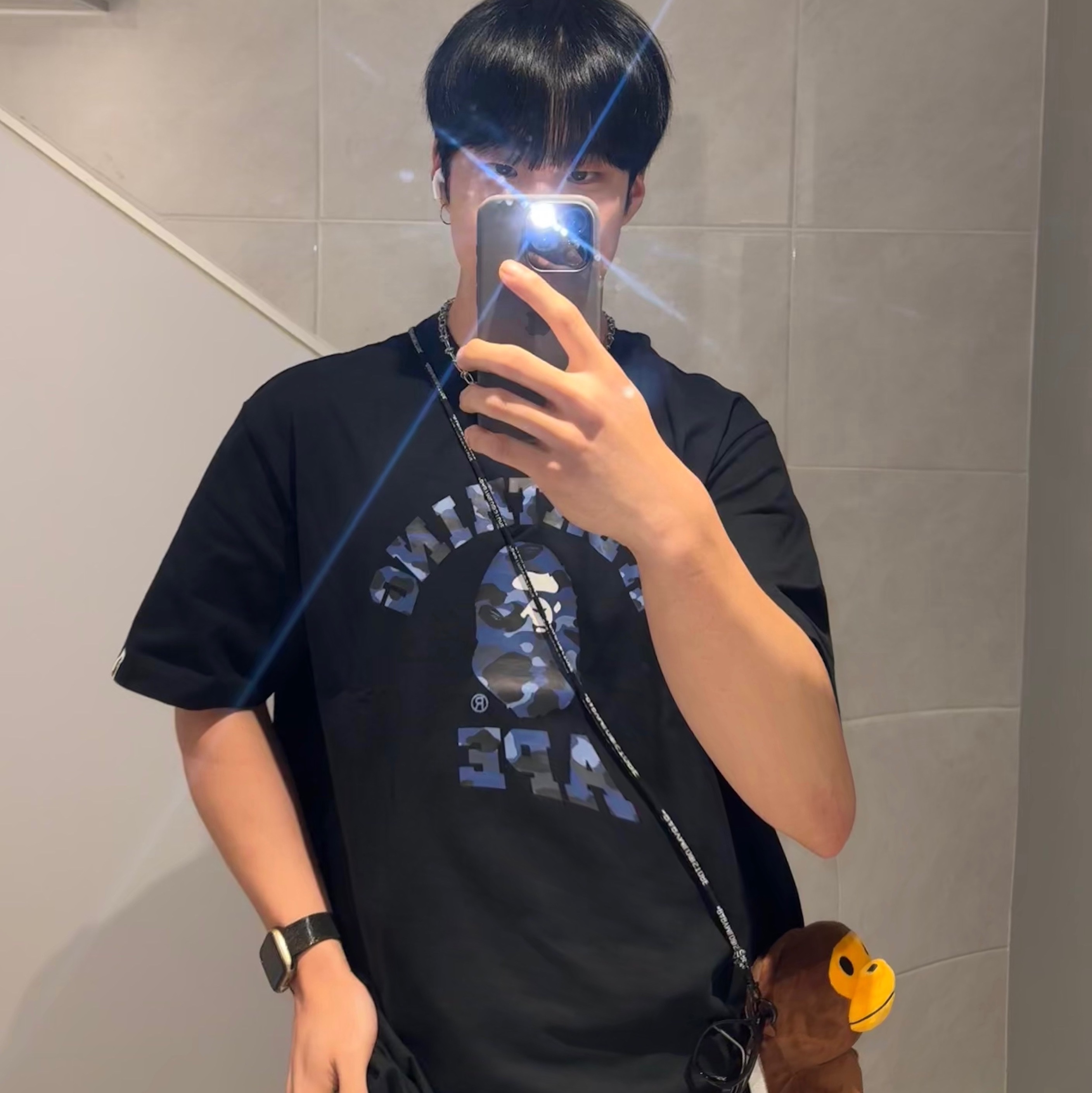 BAPE Color Camo College T-Shirt Black Navy, BAPE Baby Milo Plush Doll Chain Shoulder Bag Brown 착용 스타일