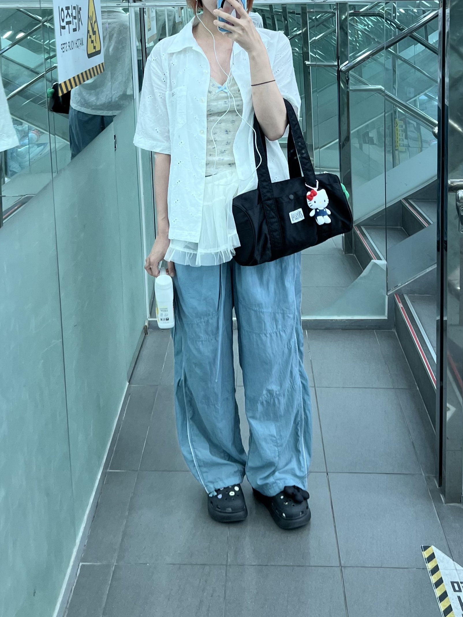 Crocs Classic Crush Clog Black 착용 스타일