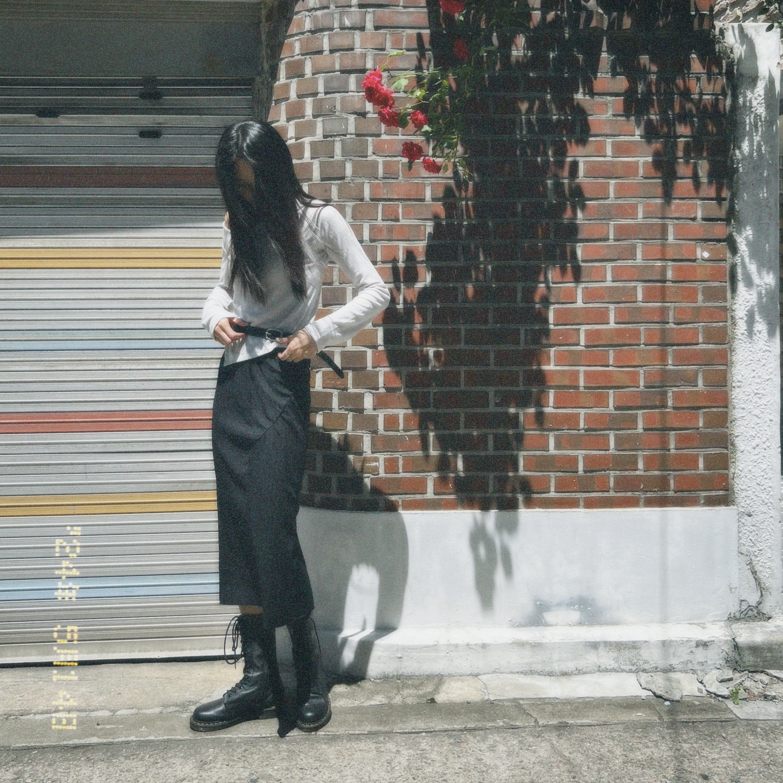 (W) Dr. Martens 1B99 Boots Black 착용 스타일 - 2
