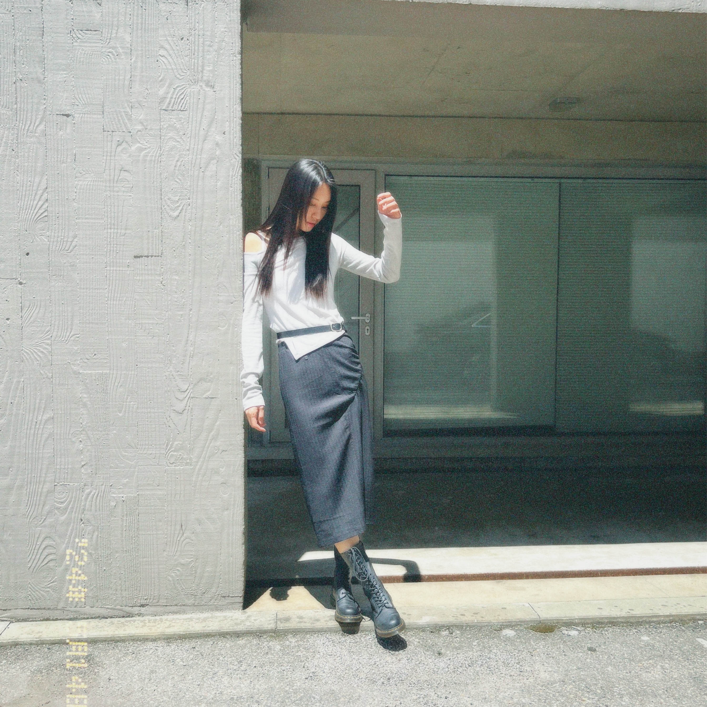 (W) Dr. Martens 1B99 Boots Black 착용 스타일 - 1