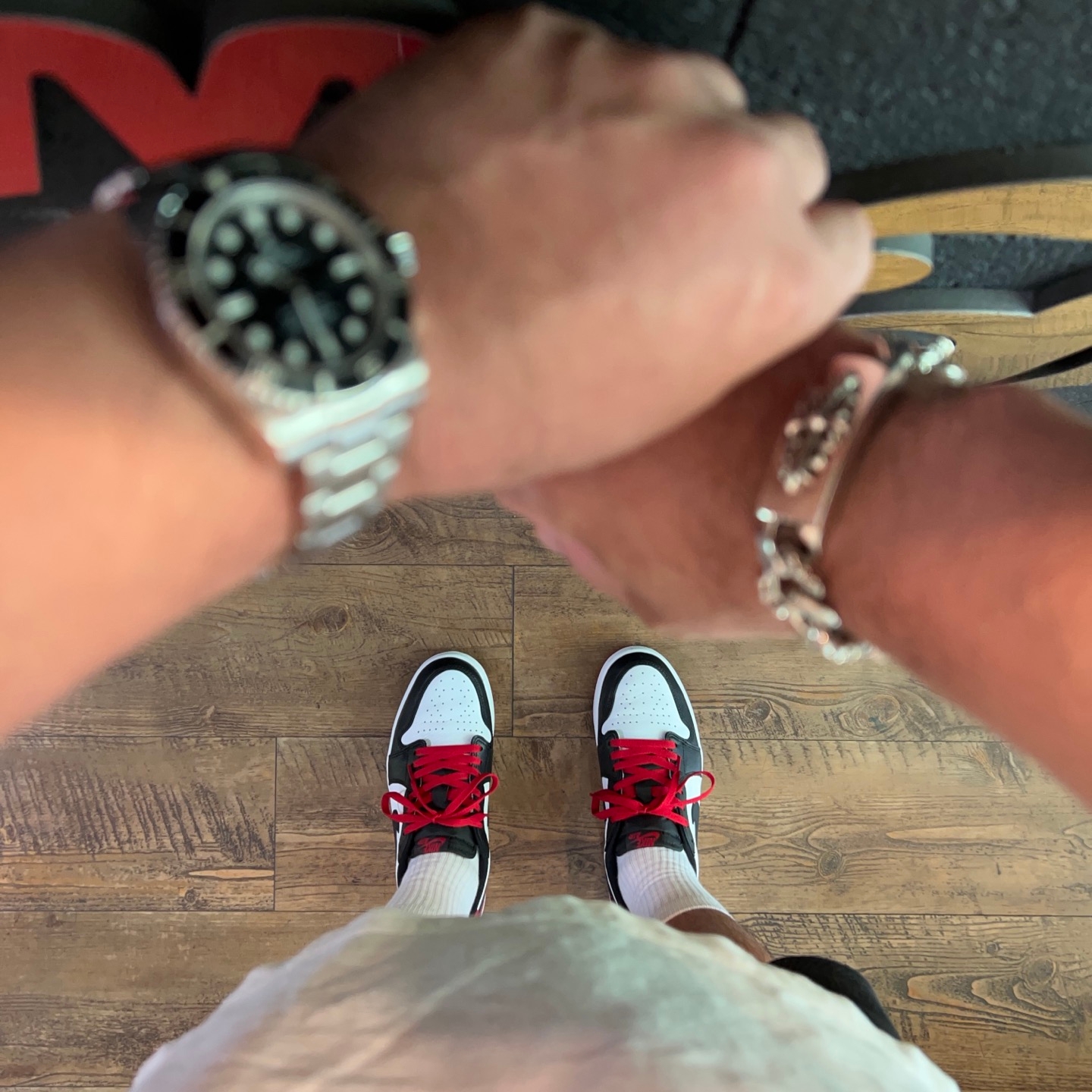 Jordan 1 Retro Low OG Black Toe 착용 스타일 - 1