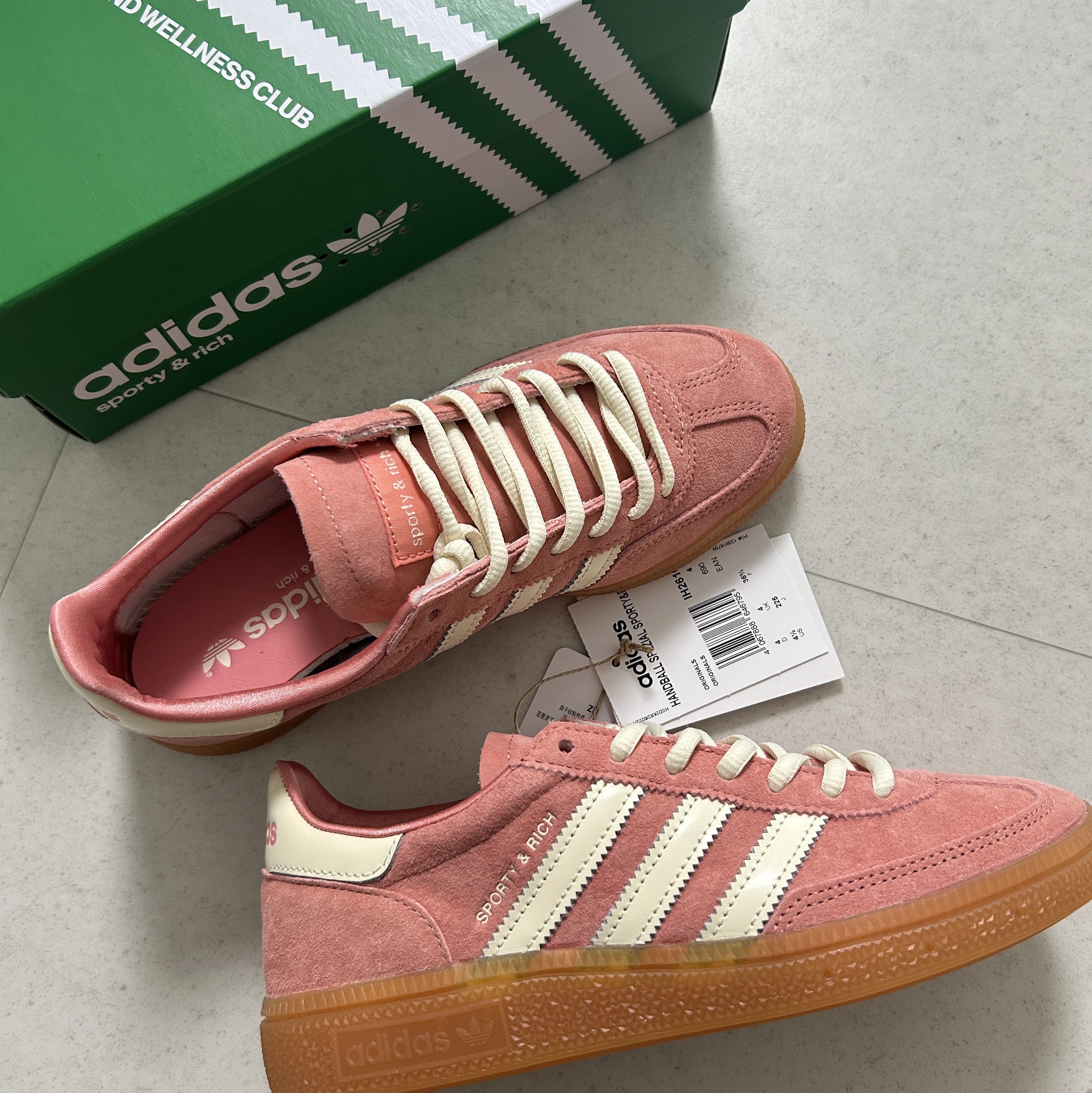 Adidas x Sporty & Rich Spezial Handball Pantone Cream White 착용 스타일 - 2