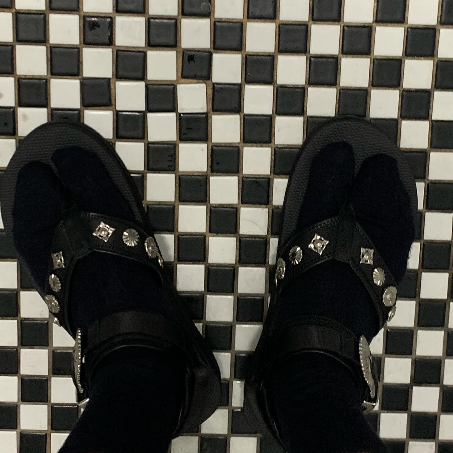 Toga x Suicoke Tono Sandals Black 착용 스타일 - 3