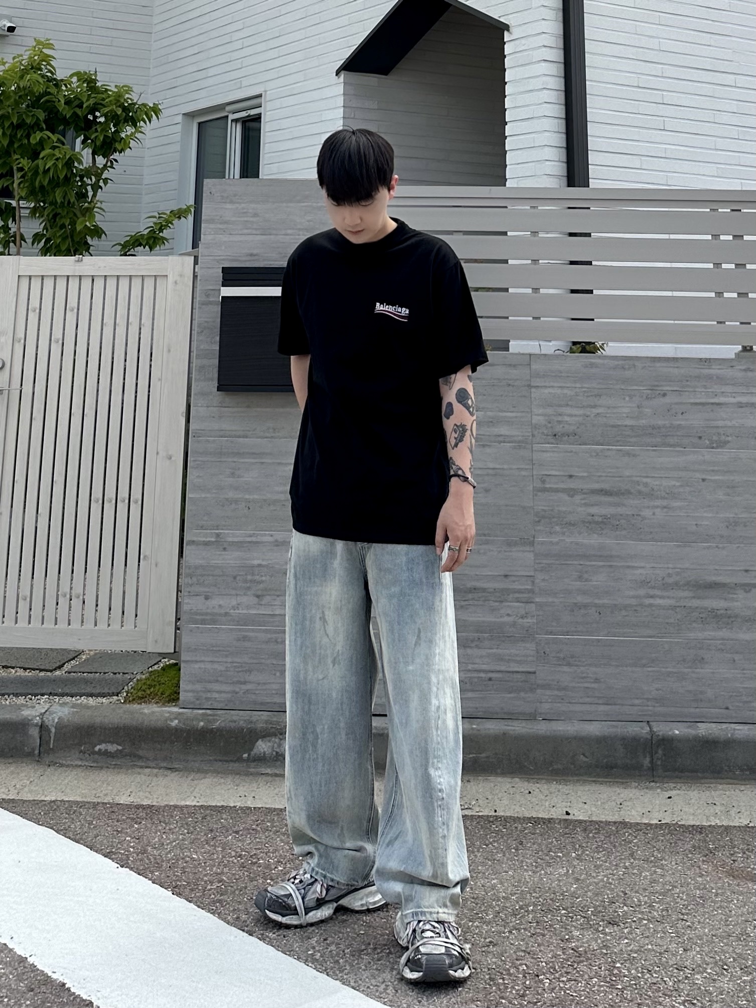 Balenciaga 3XL Sneakers Grey White Red 착용 스타일 - 1