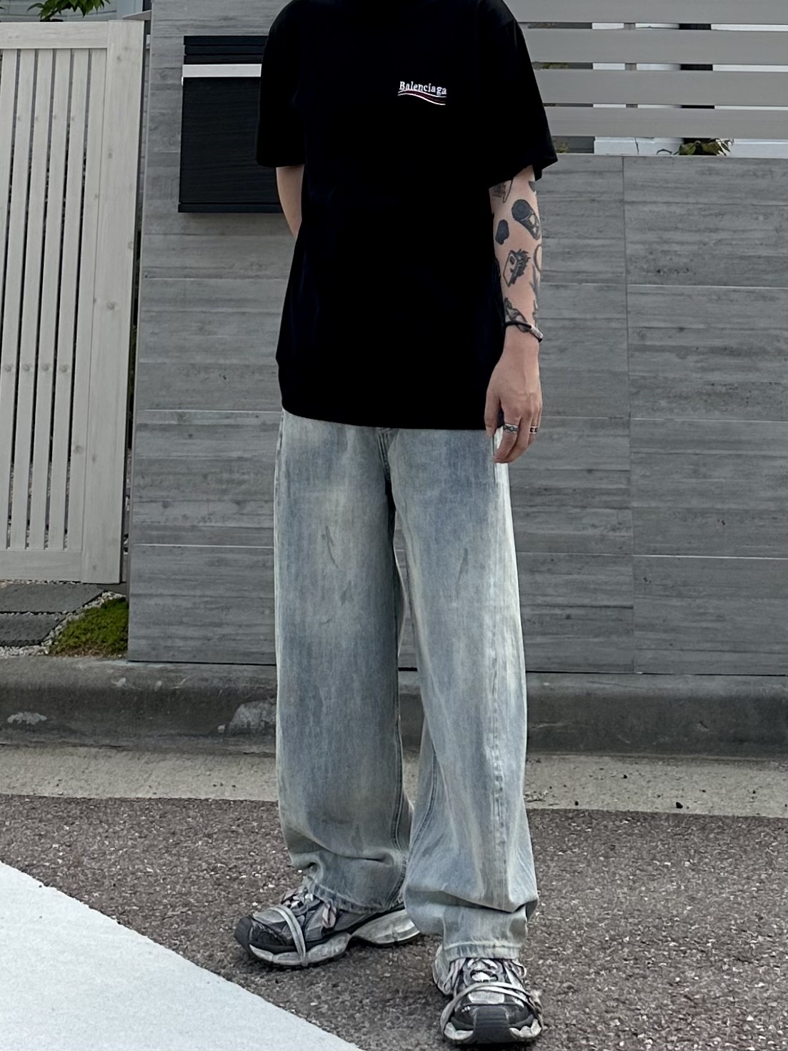 Balenciaga 3XL Sneakers Grey White Red 착용 스타일 - 2