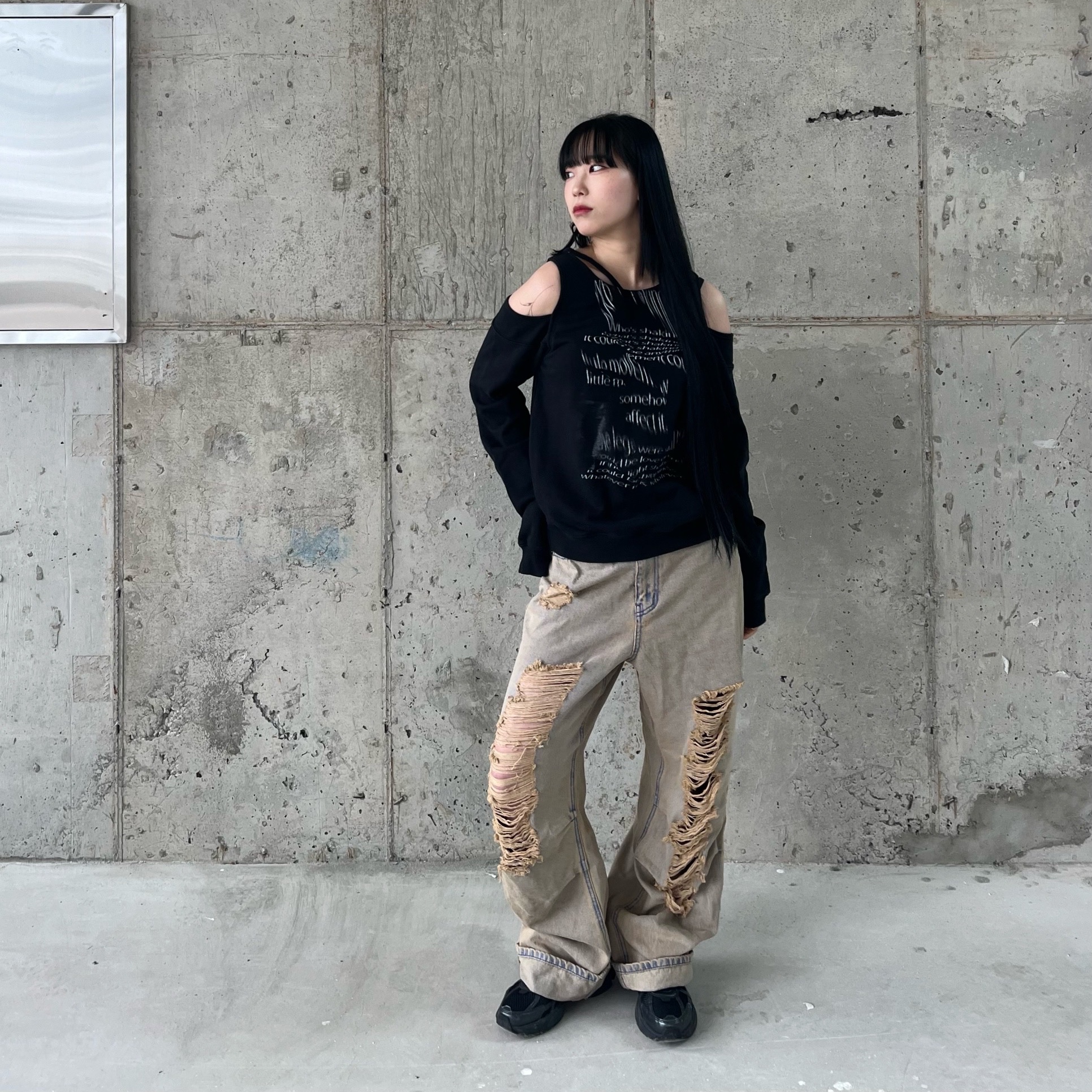 Nike V2K Run Black Anthracite 착용 스타일 - 3