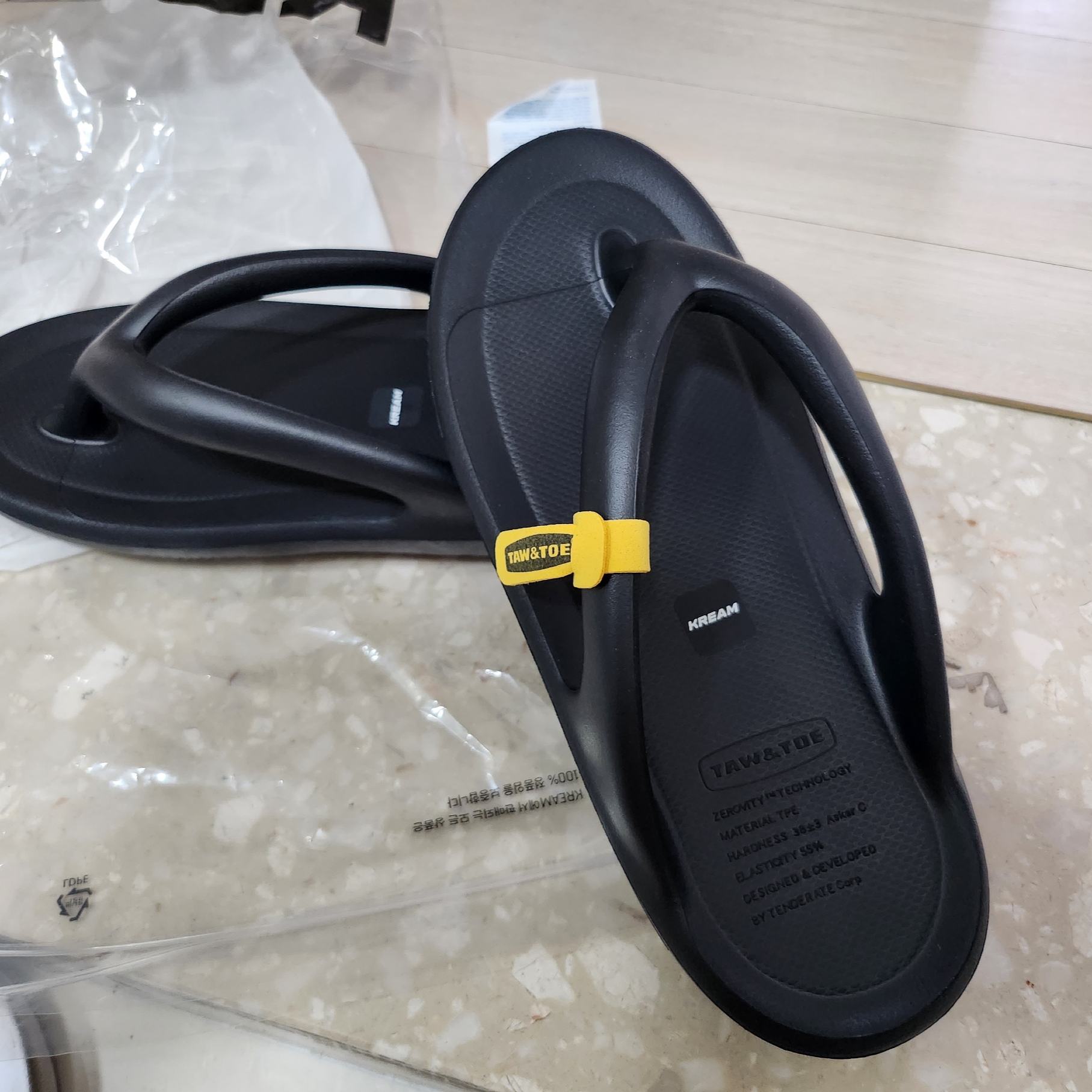 Taw&Toe Flip Flop Zerovity Bio/OG Black 착용 스타일 - 3