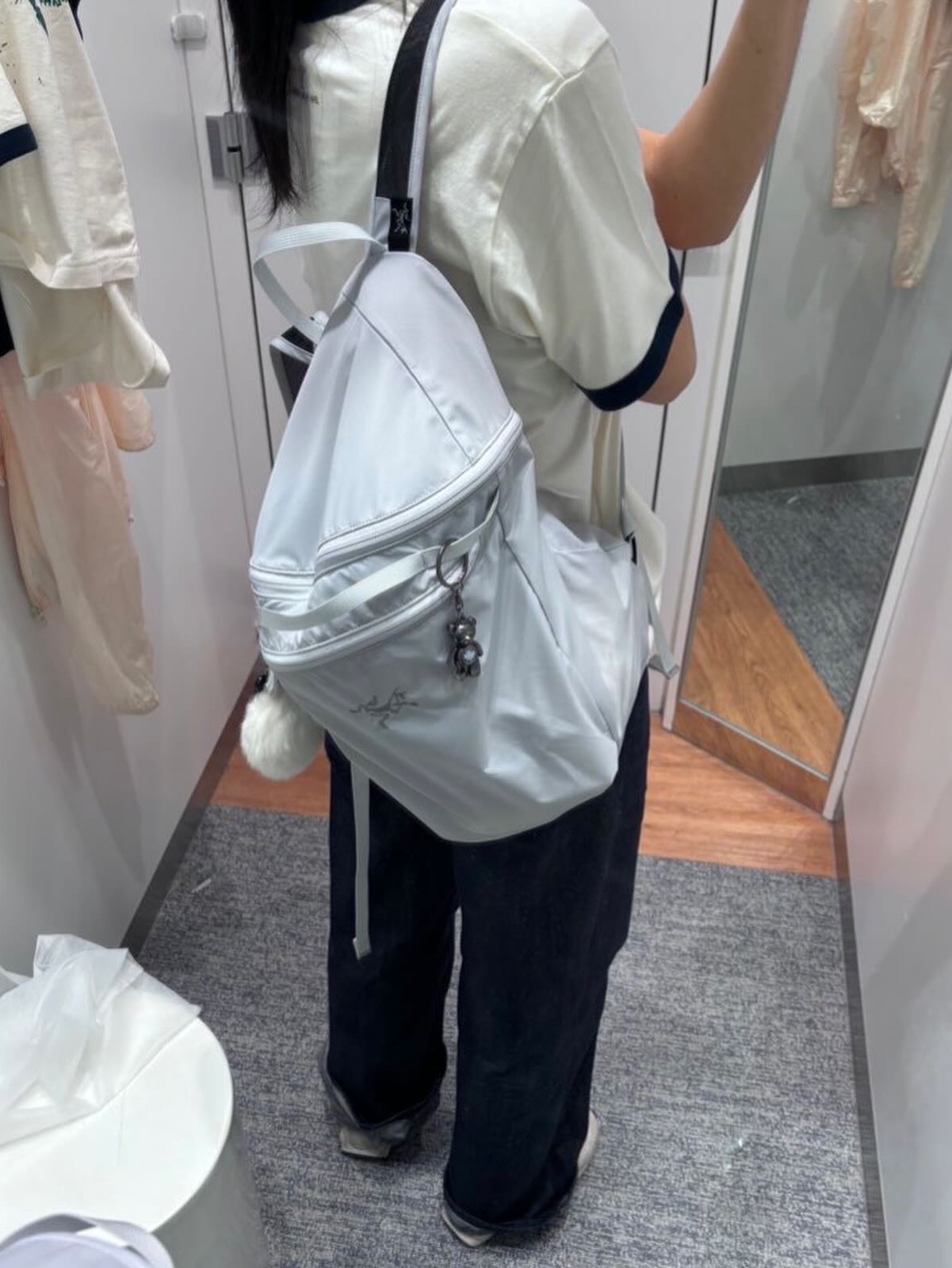 Arc'teryx Heliad 15 Backpack Solitude, Dr. Martens 1461 Bex Black 착용 스타일 - 1