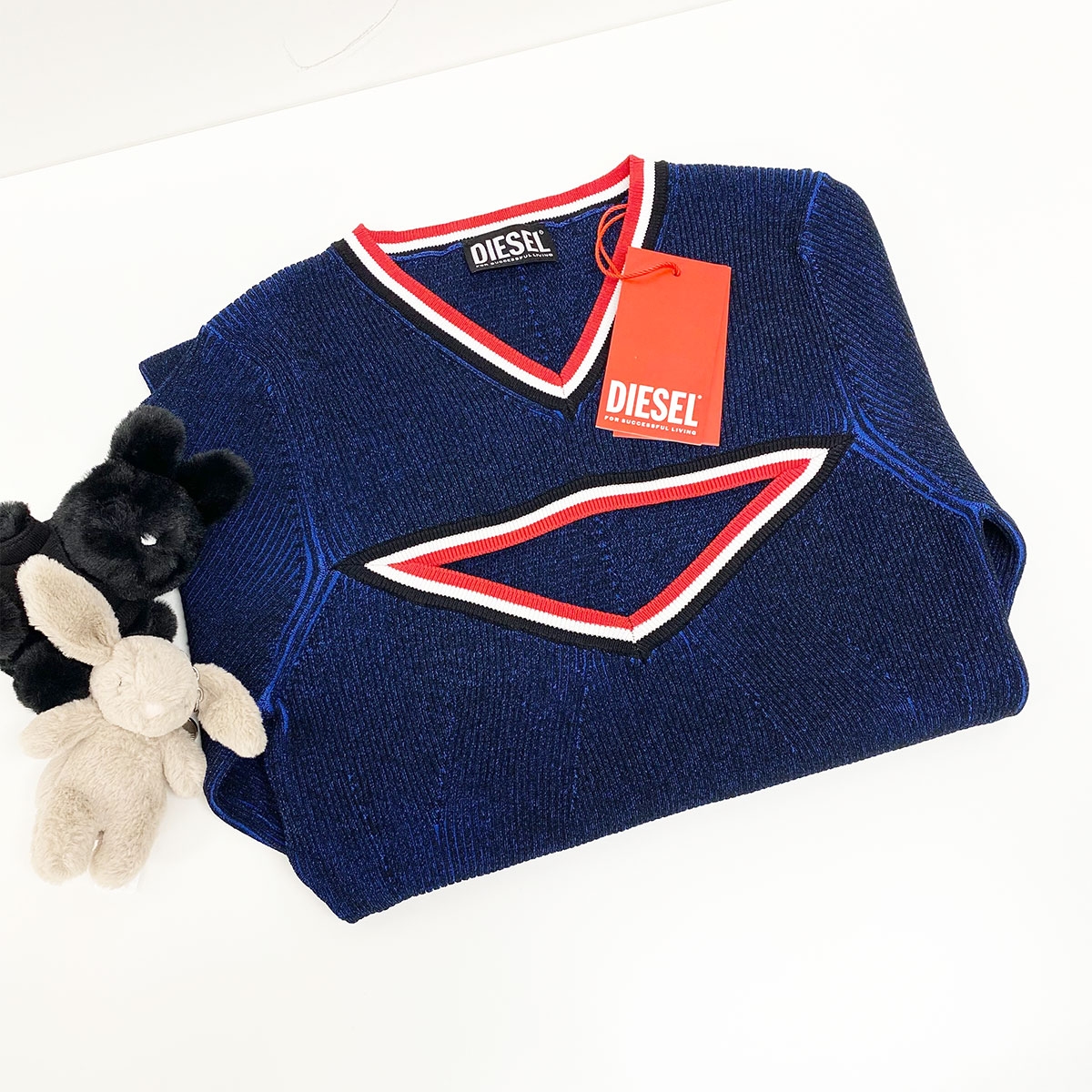 (W) Diesel M-inorca Cut-Out Knit Top Blue, Matin Kim Black Bunny Toy Keyring Black 착용 스타일 - 1