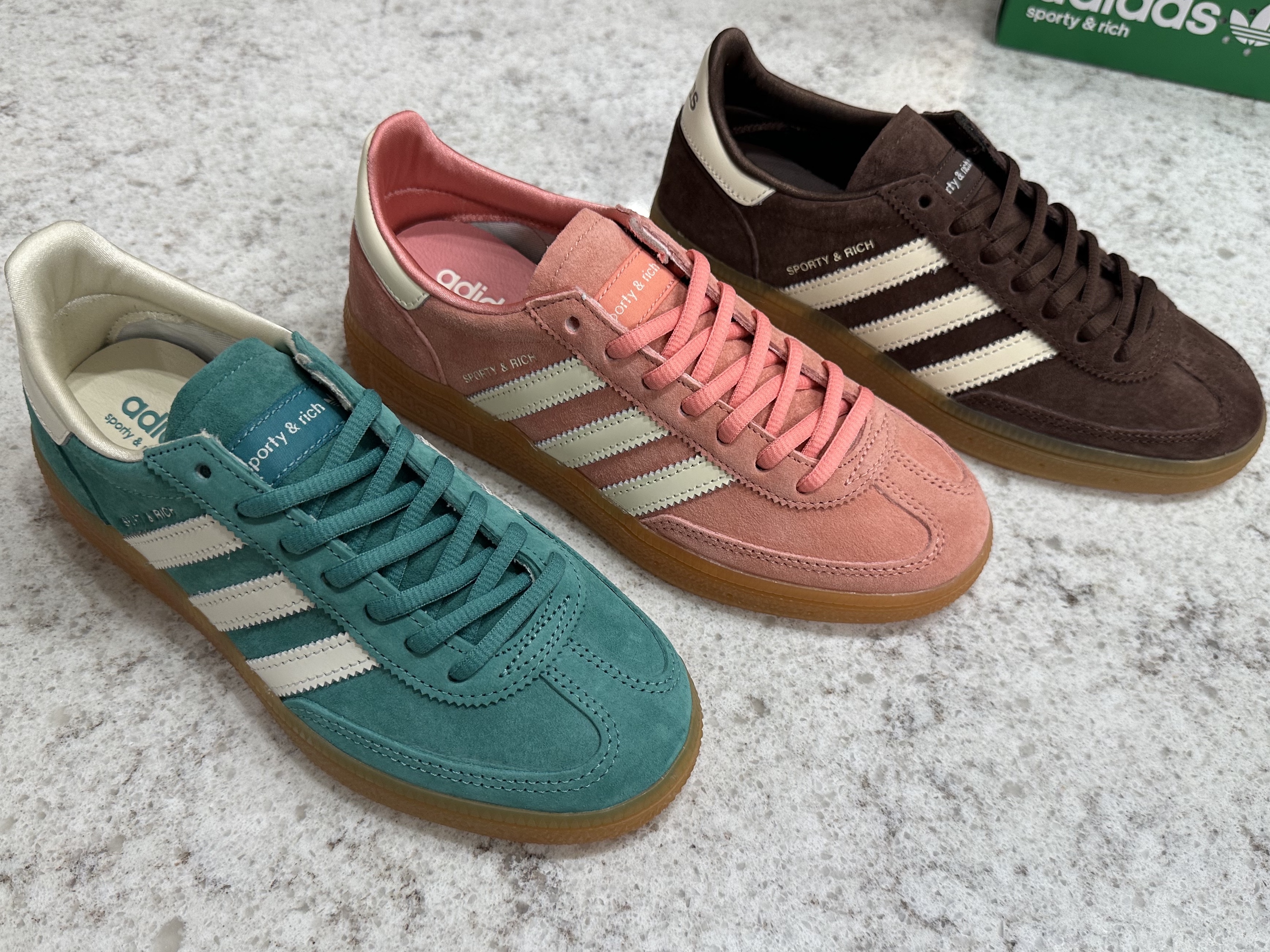 Adidas x Sporty & Rich Spezial Handball Pantone Cream White, Adidas x Sporty & Rich Spezial Handball Auburn Cream White 착용 스타일 - 4