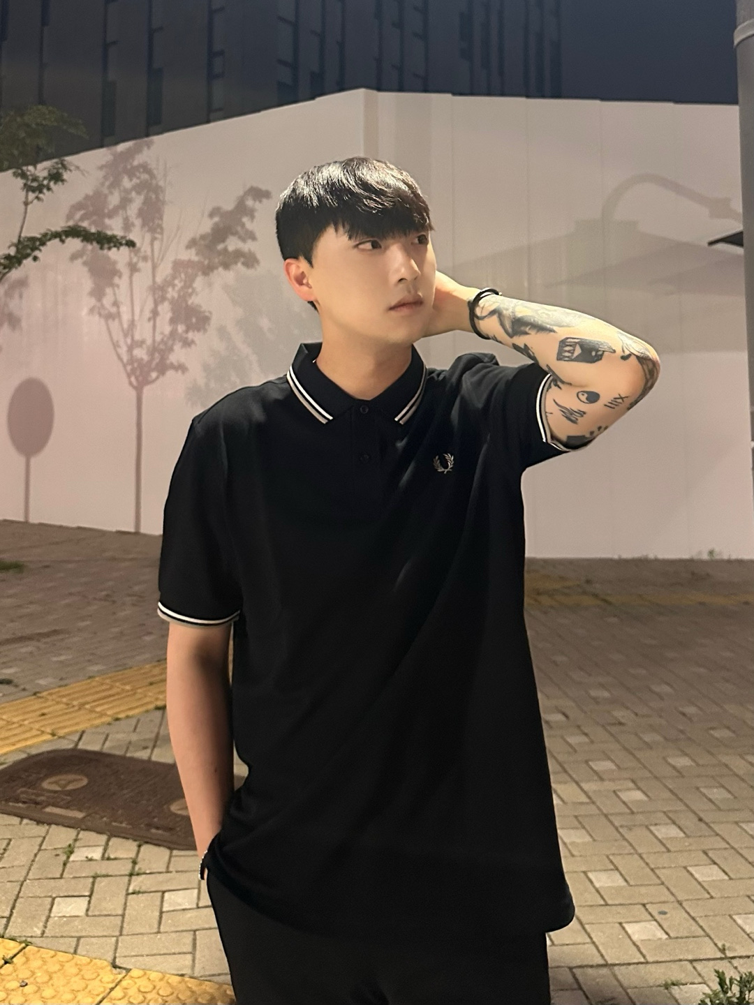 Louis Vuitton Silver Lockit x Virgil Abloh Bracelet Natural Titanium Black 착용 스타일 - 1