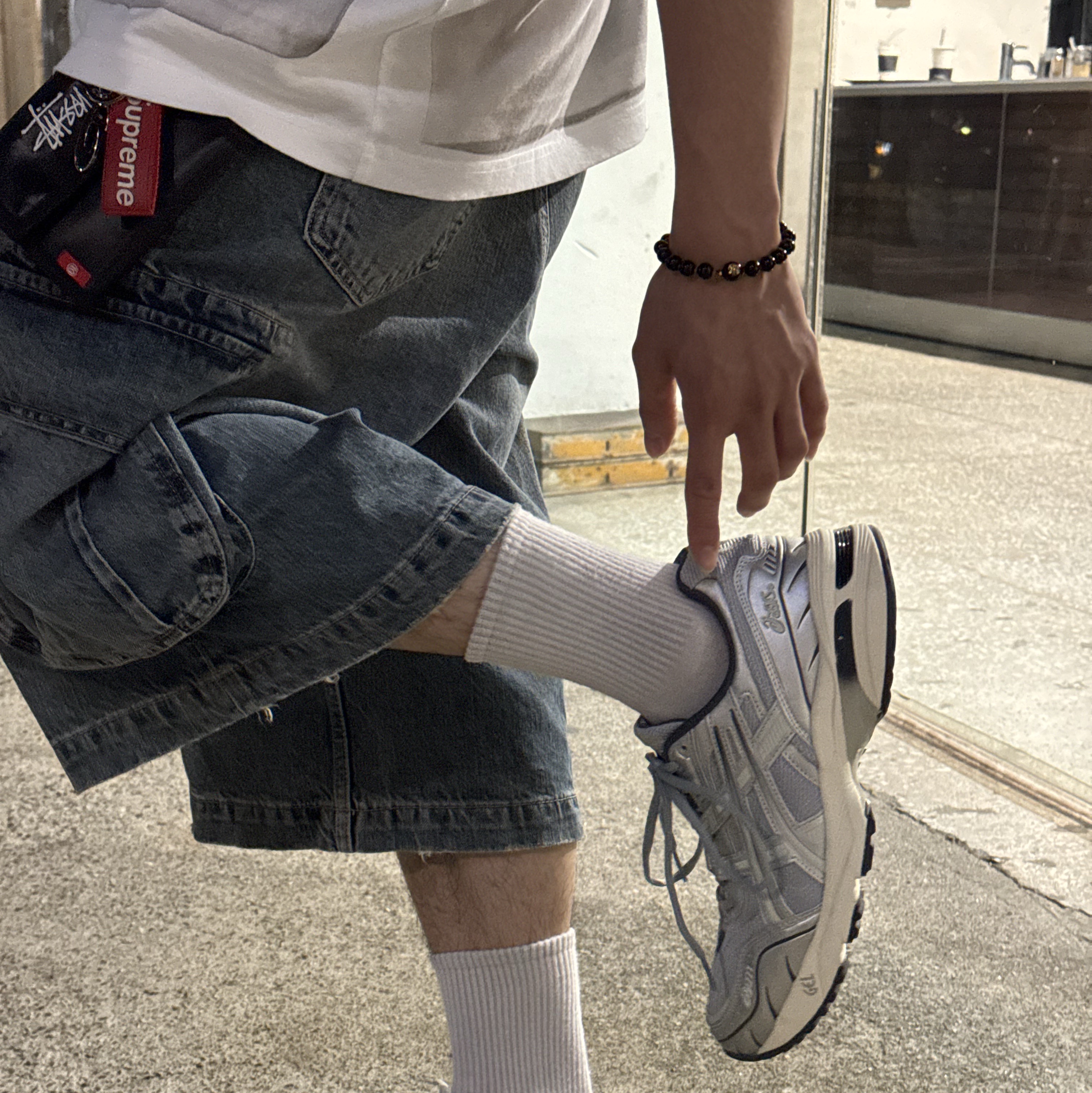 Supreme x MM6 Maison Margiela Box Logo T-Shirt White - 24SS, Asics Gel-1090 Piedmont Grey 착용 스타일 - 4