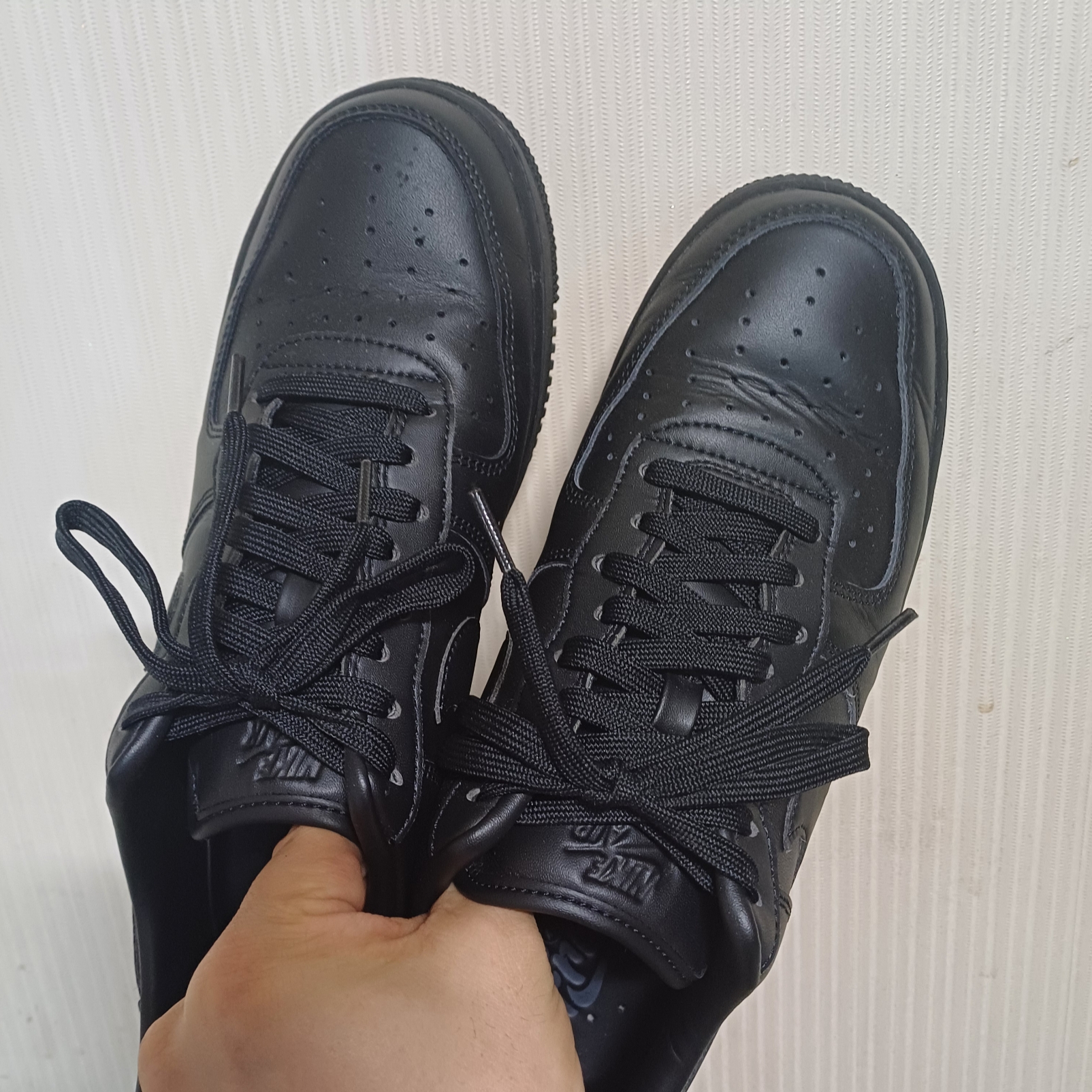 Nike Air Force 1 '07 Fresh Black 착용 스타일 - 1