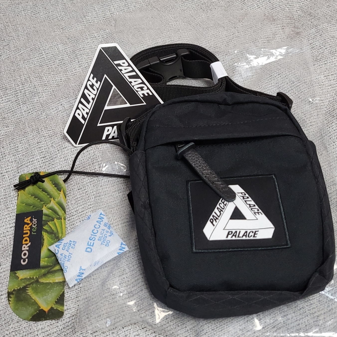 Palace Cordura Tri-Shot Bag Black - 24SS 착용 스타일 - 1