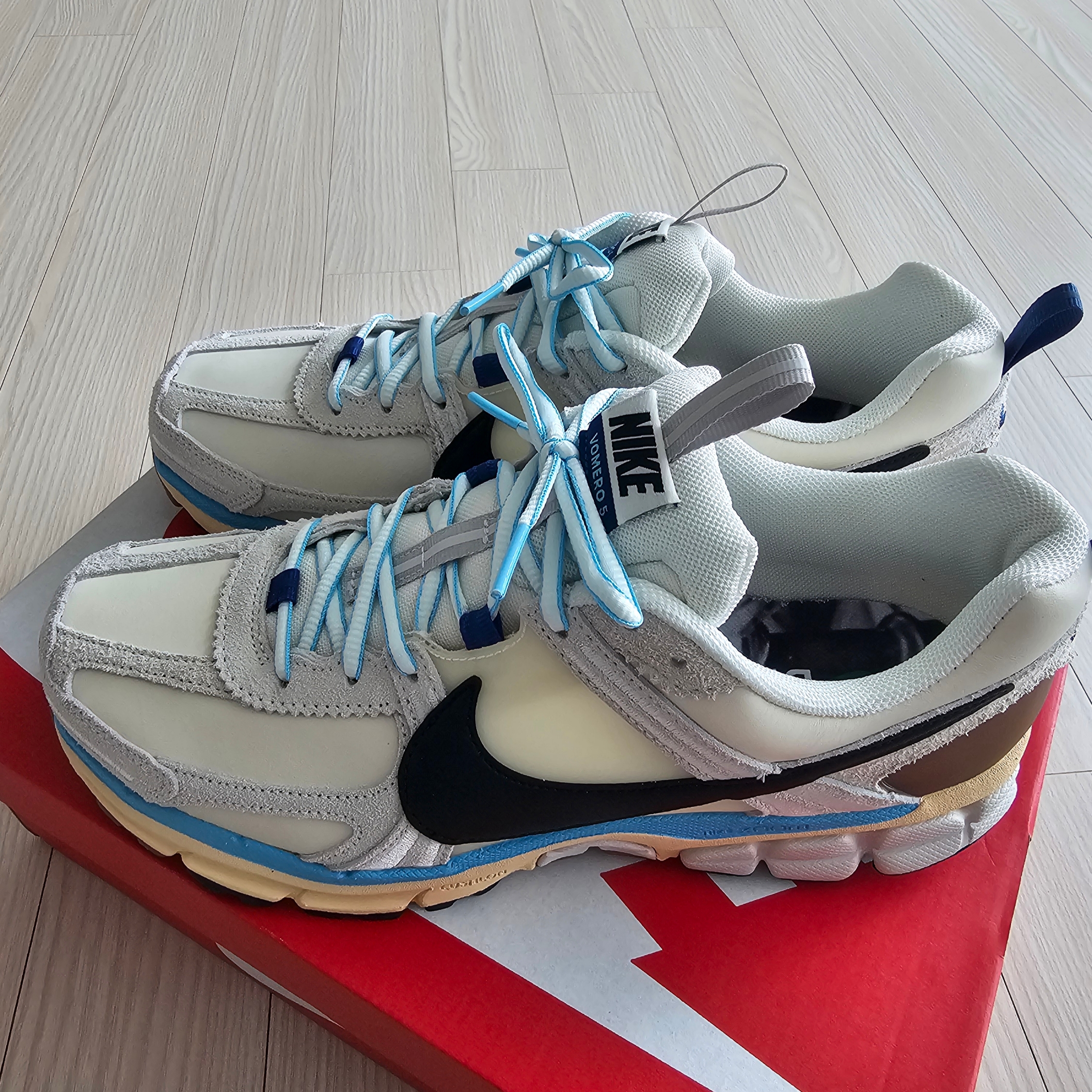 (W) Nike Zoom Vomero 5 PRM Designed by Japan 착용 스타일