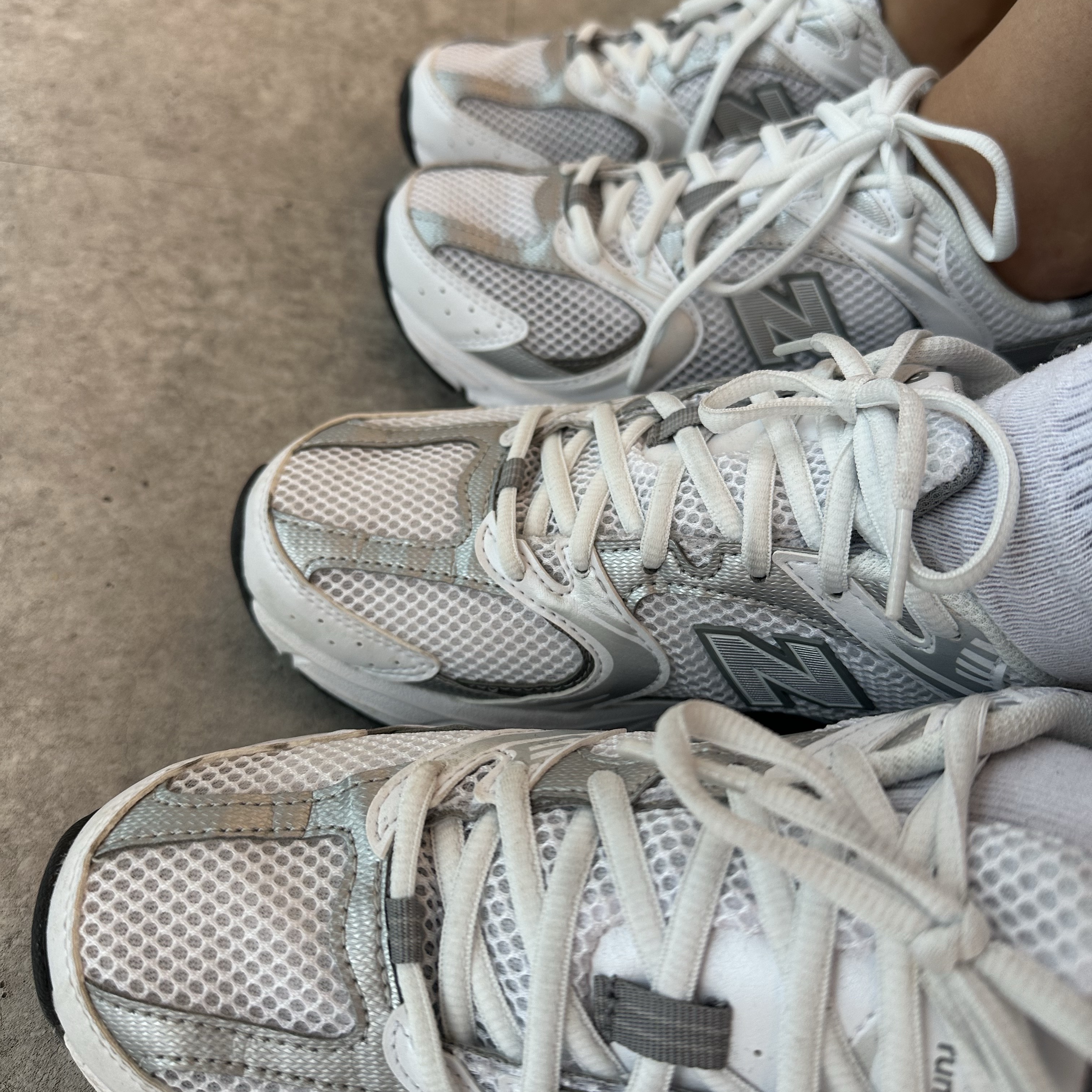 New Balance 530 White Silver 착용 스타일