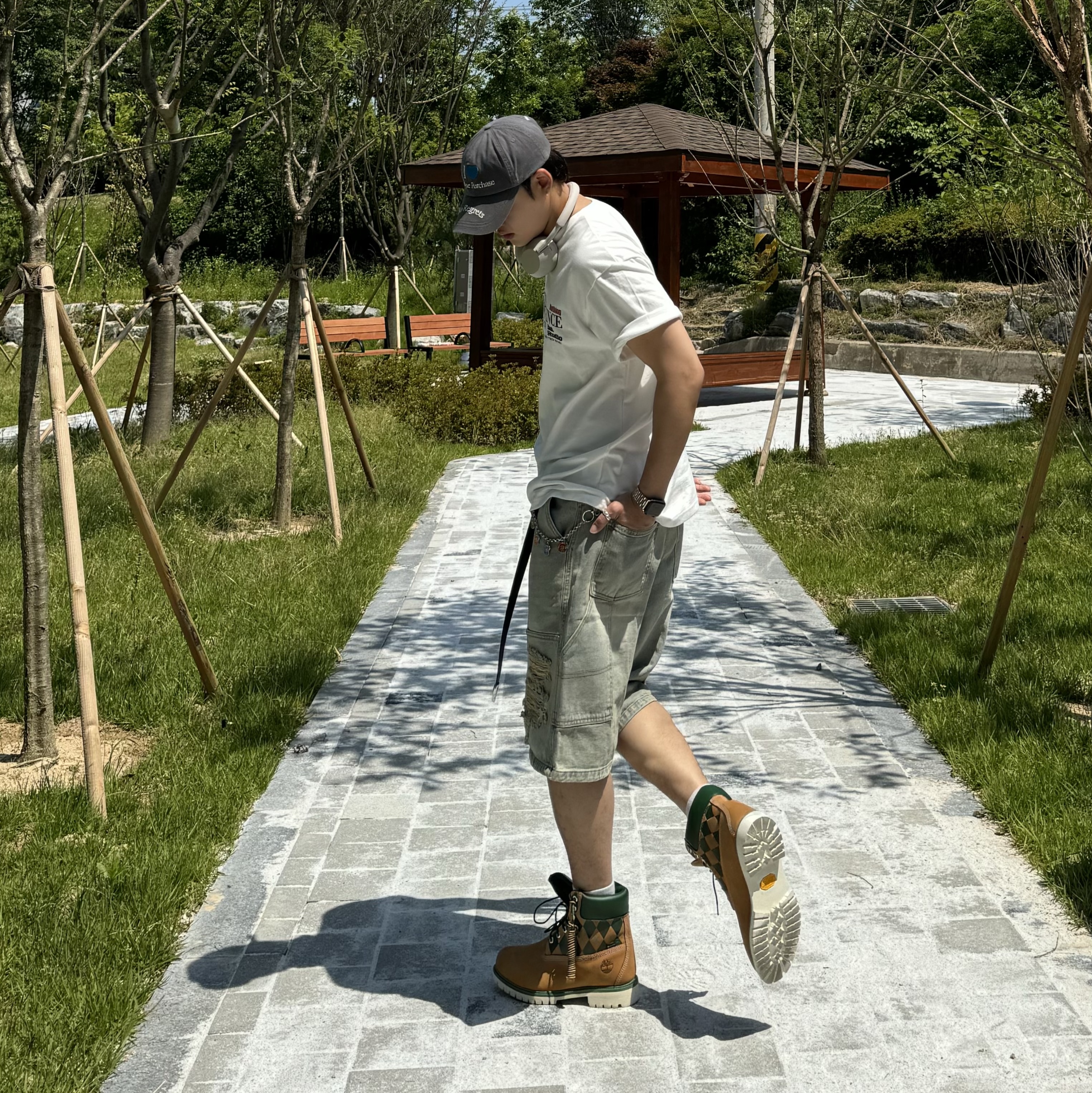 KASINA x Timberland 6 In Premium Vibram GTX Wheat 착용 스타일 - 3