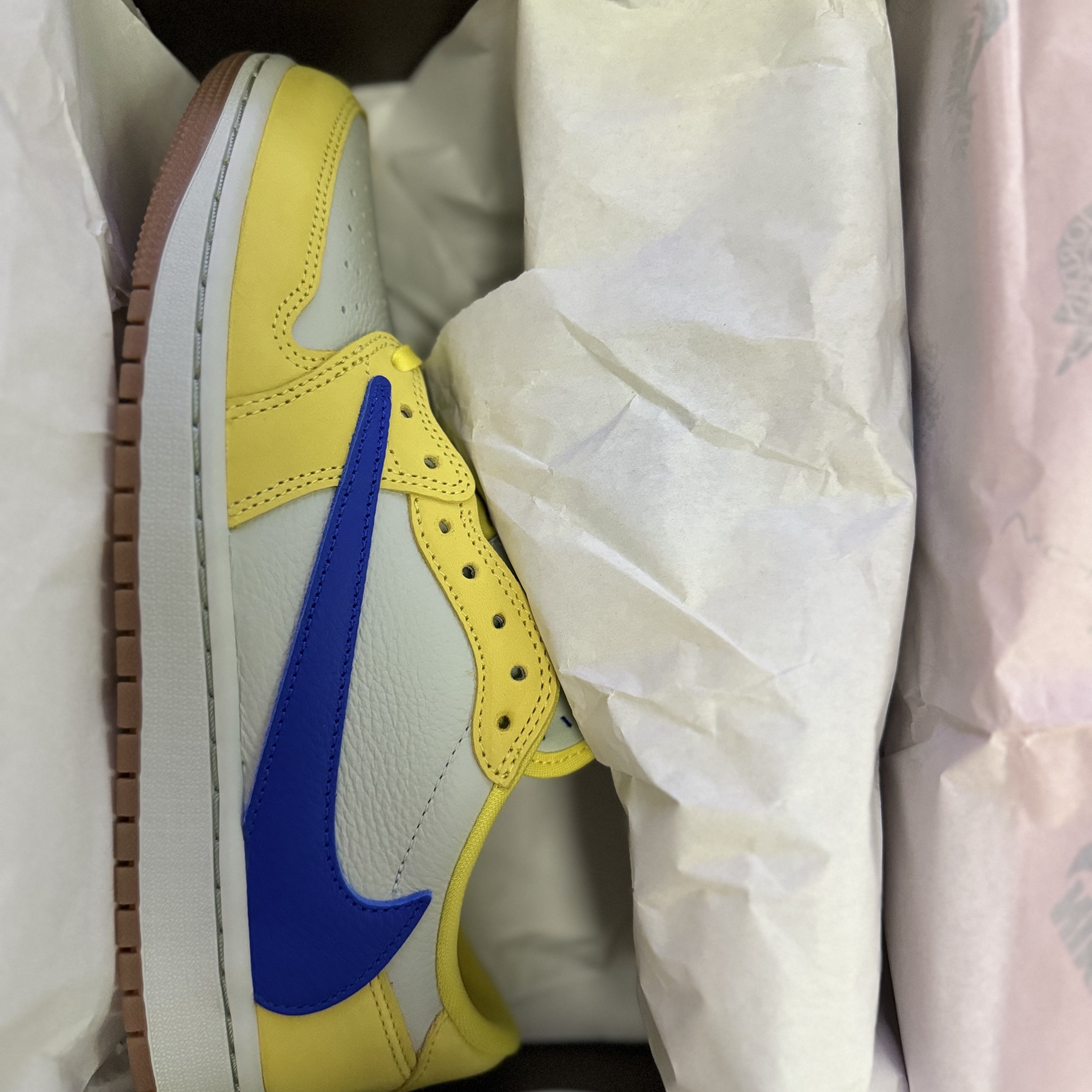 (W) Jordan 1 x Travis Scott Retro Low OG SP Canary 착용 스타일
