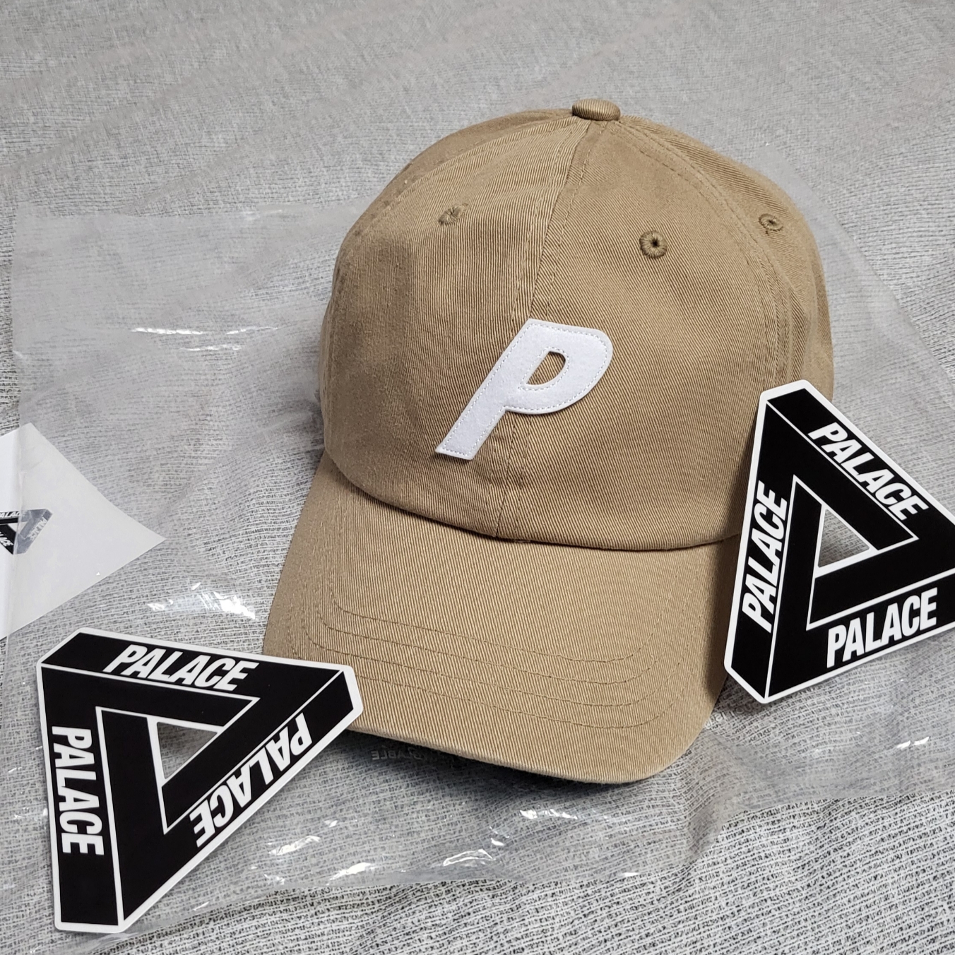Palace P 6-Panel Tan - 24SS 착용 스타일 - 2