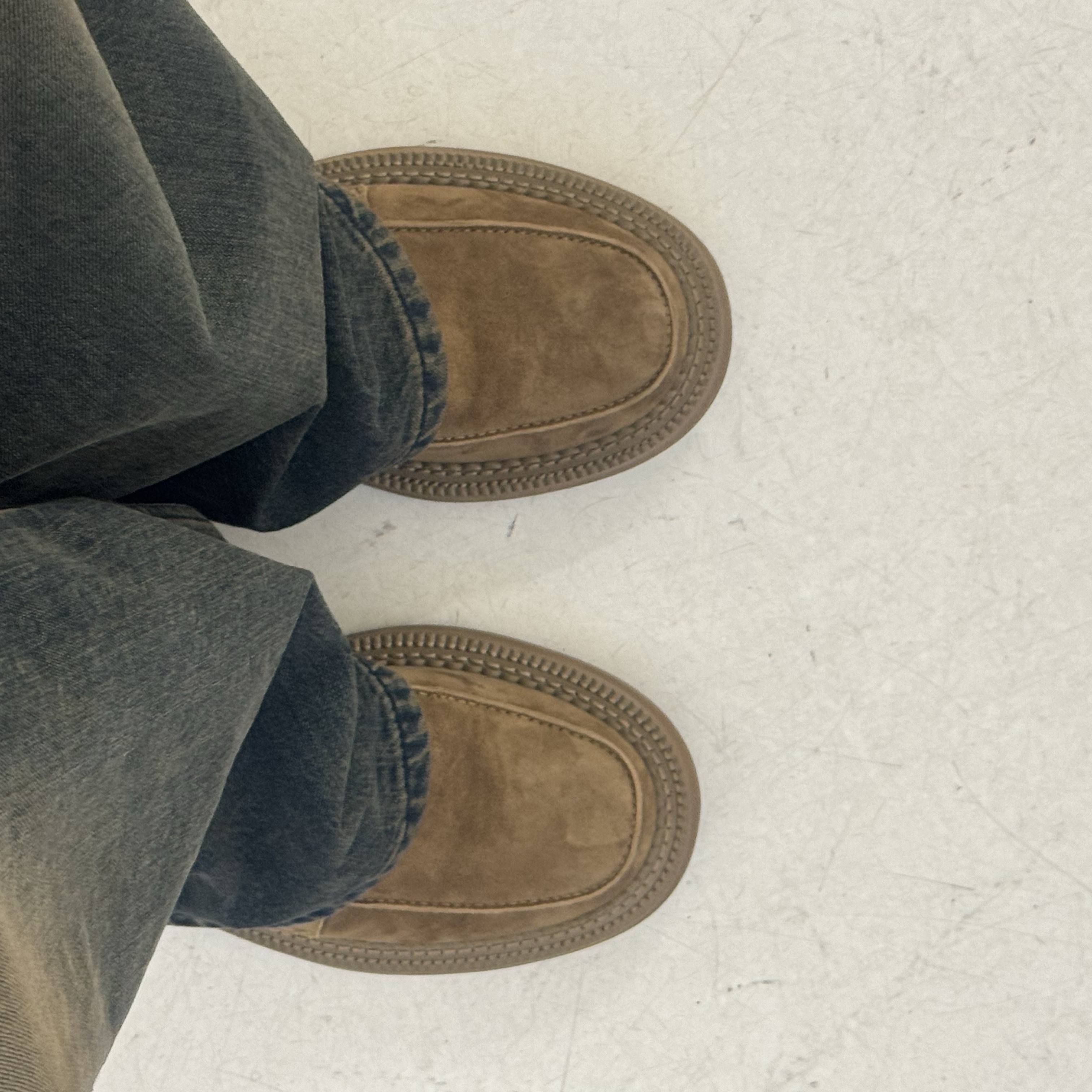 STU Suede Loafer Beige 착용 스타일 - 2