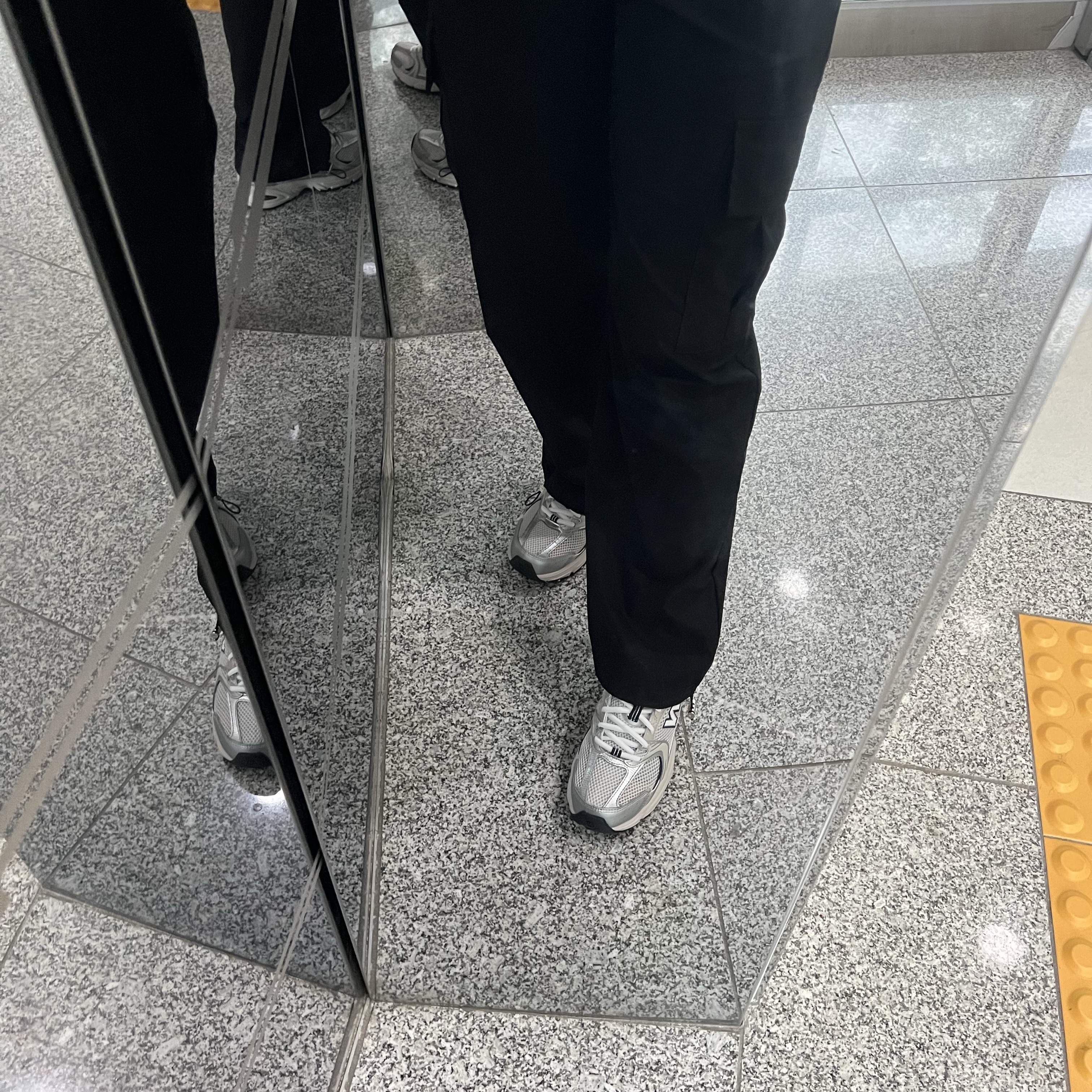 New Balance 530 Steel Grey 착용 스타일 - 2